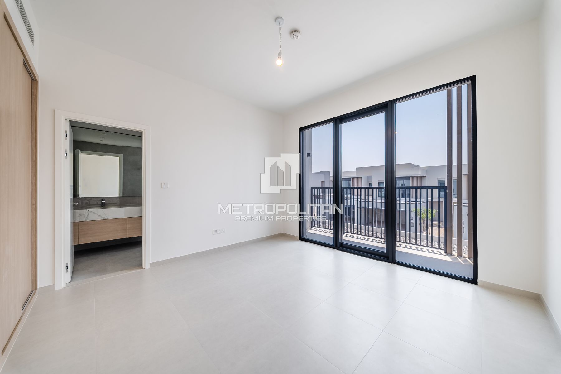 Spacious 4 BR+M | Landscaped Garden | End Unit