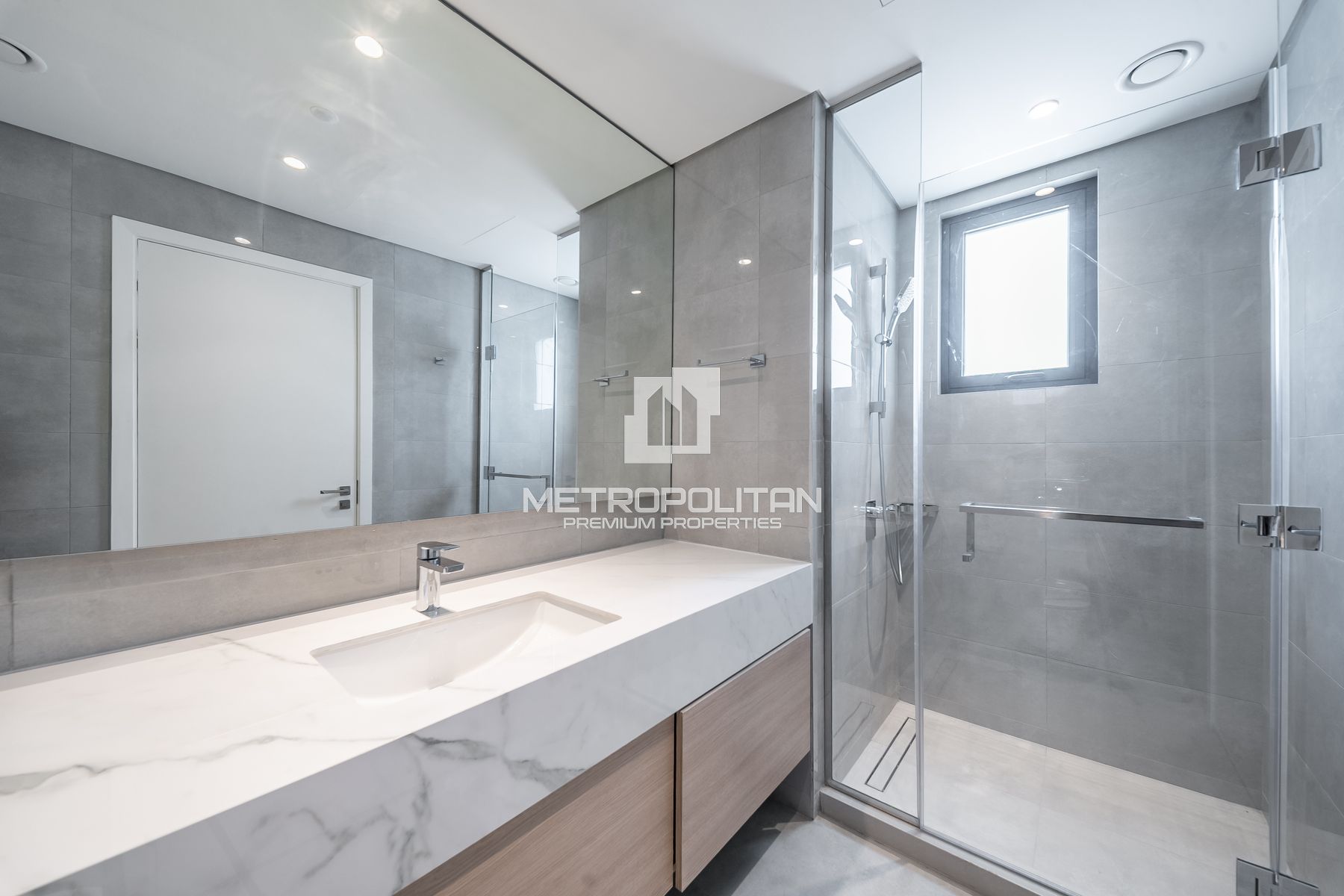 Spacious 4 BR+M | Landscaped Garden | End Unit