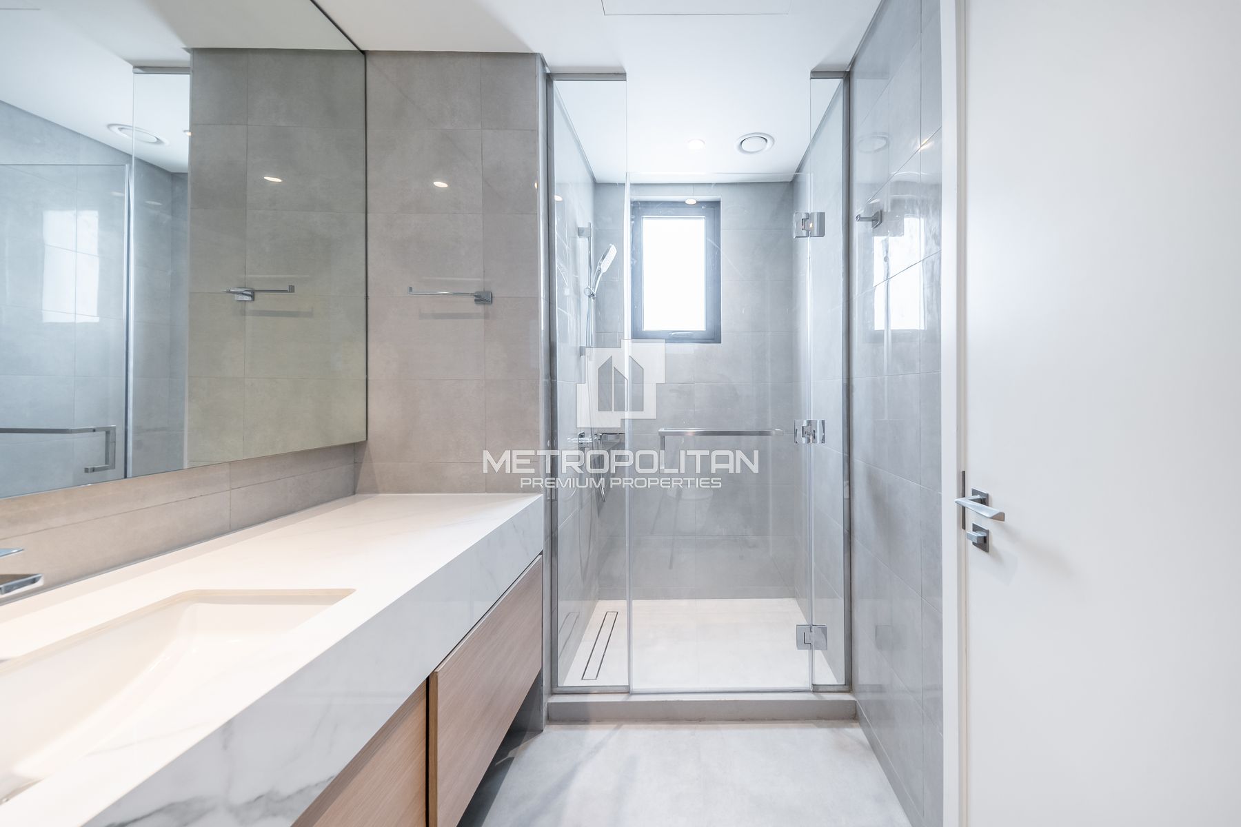 Spacious 4 BR+M | Landscaped Garden | End Unit