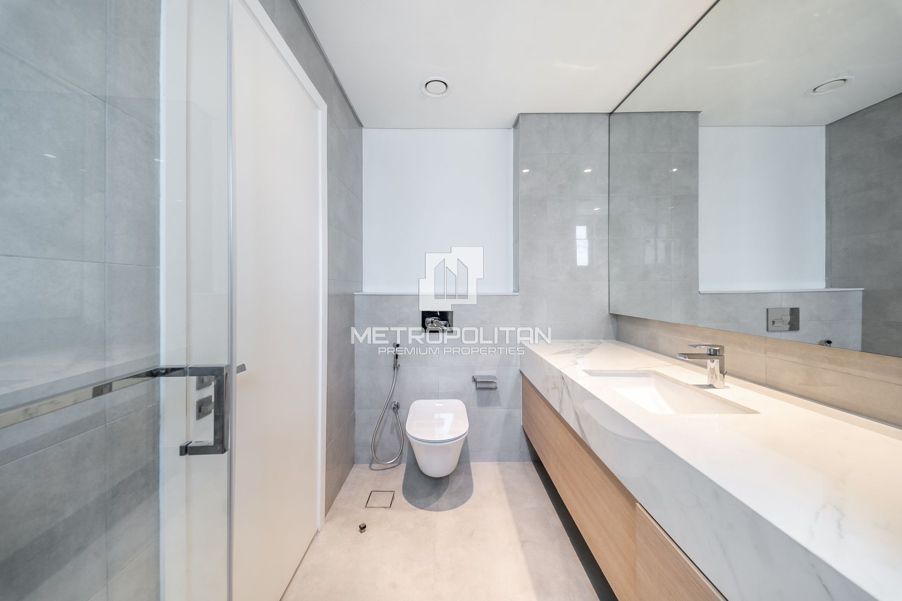 Spacious 4 BR+M | Landscaped Garden | End Unit