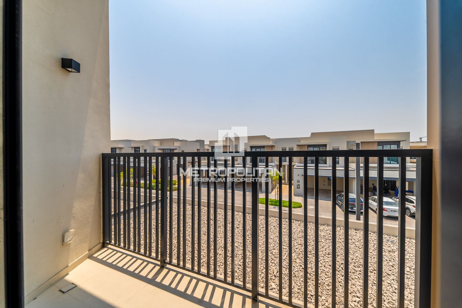 Spacious 4 BR+M | Landscaped Garden | End Unit