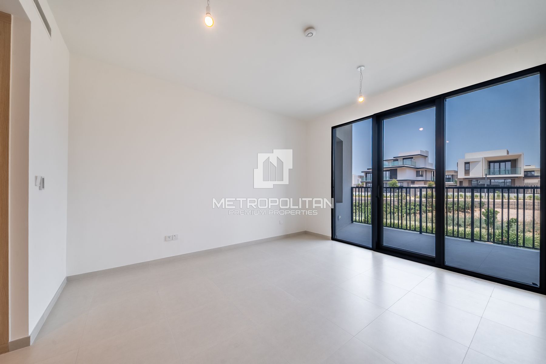 Spacious 4 BR+M | Landscaped Garden | End Unit