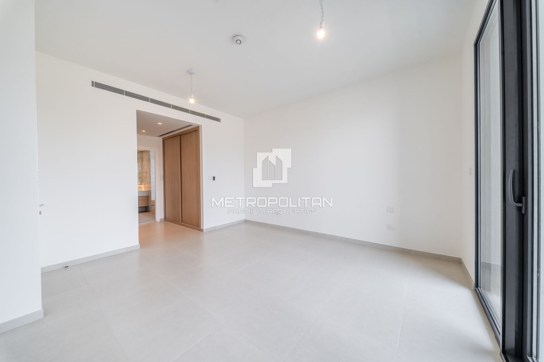 Spacious 4 BR+M | Landscaped Garden | End Unit