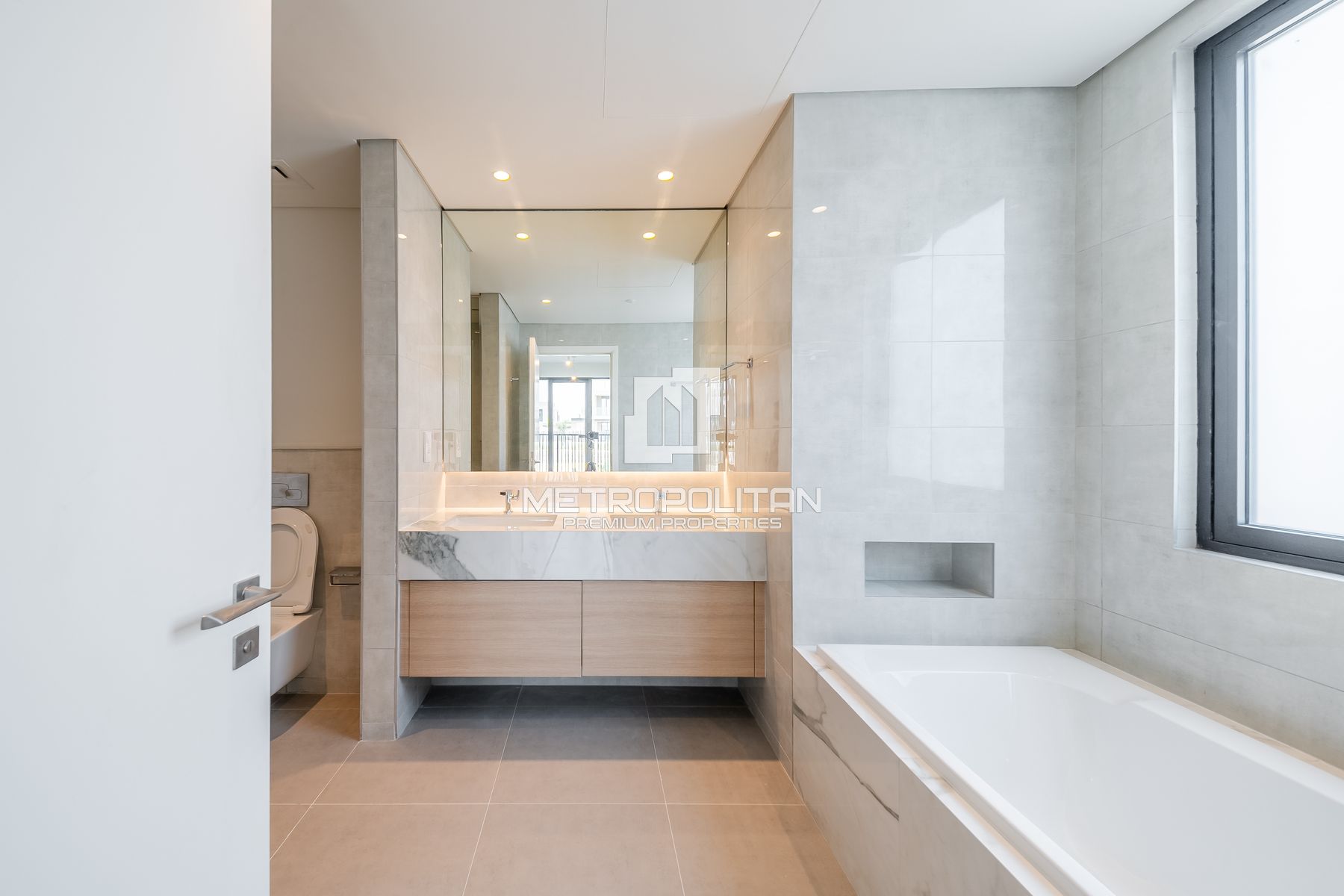 Spacious 4 BR+M | Landscaped Garden | End Unit