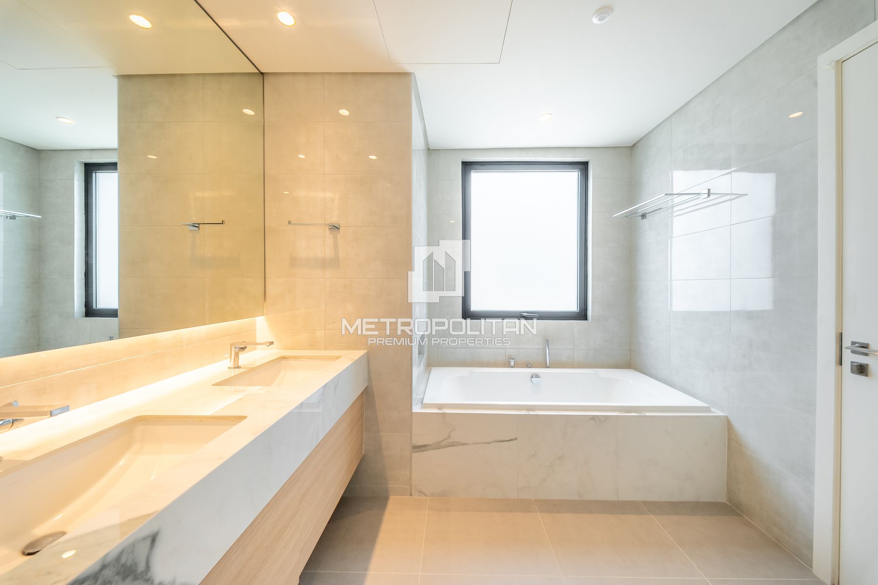 Spacious 4 BR+M | Landscaped Garden | End Unit