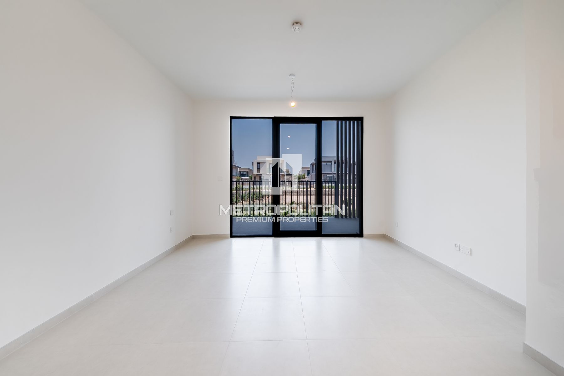 Spacious 4 BR+M | Landscaped Garden | End Unit