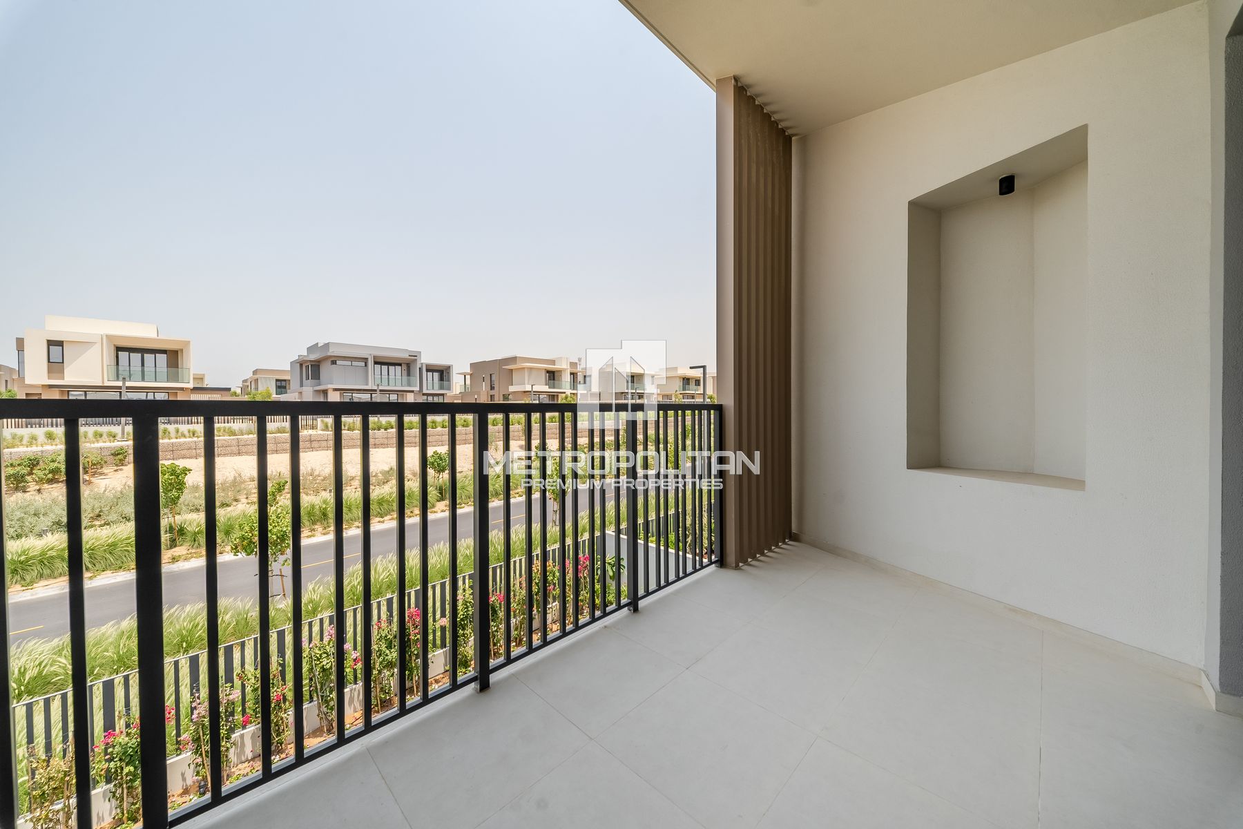 Spacious 4 BR+M | Landscaped Garden | End Unit