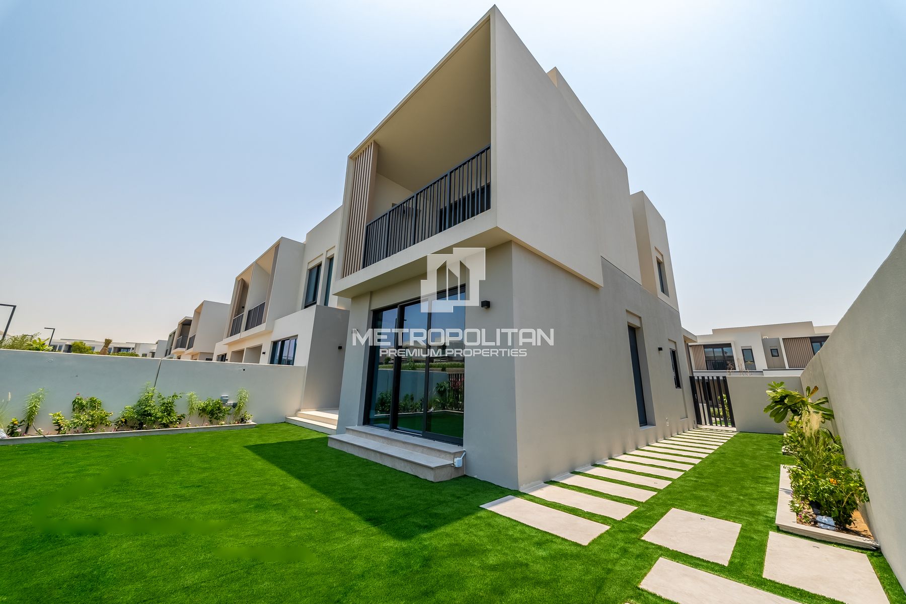 Spacious 4 BR+M | Landscaped Garden | End Unit
