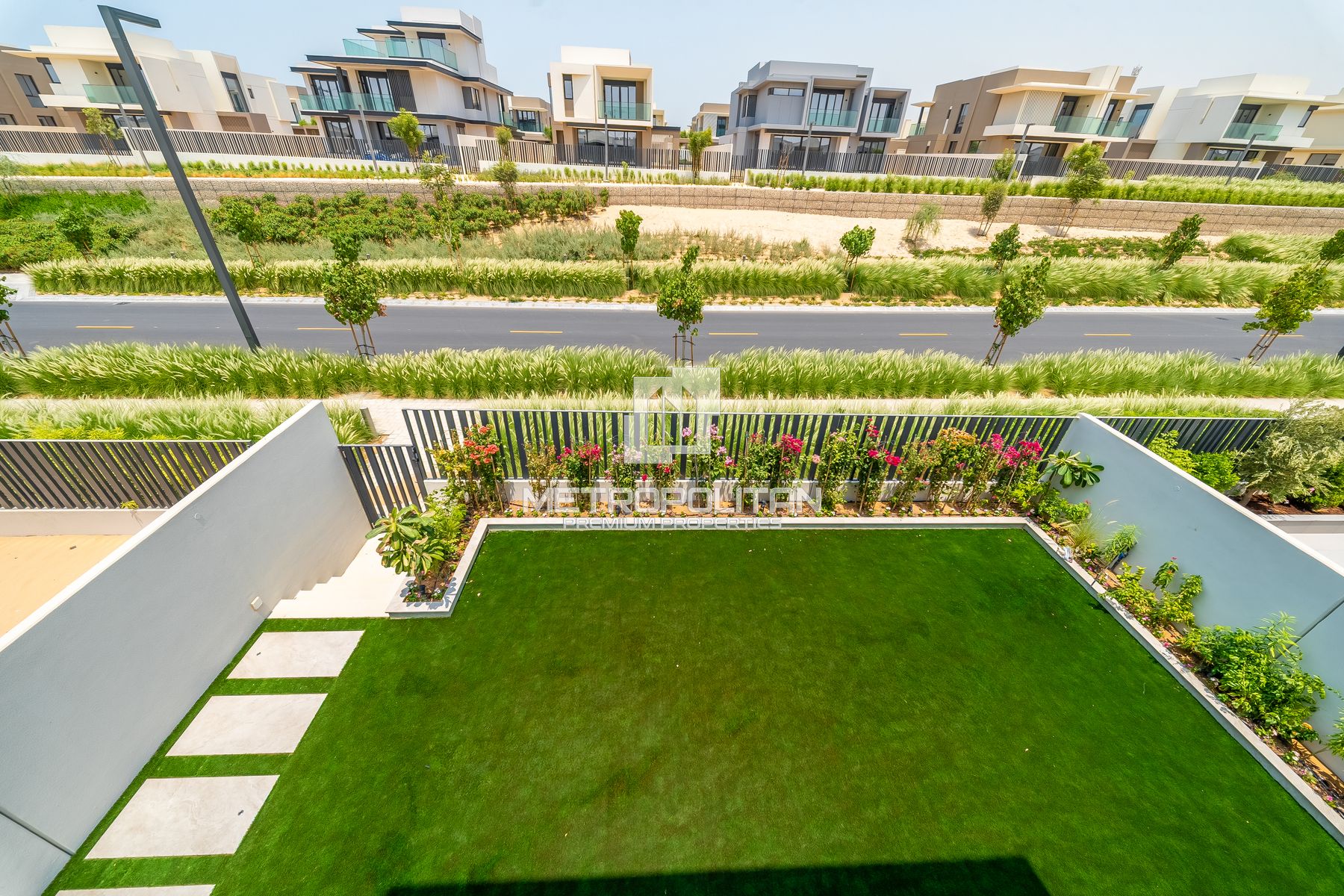 Spacious 4 BR+M | Landscaped Garden | End Unit