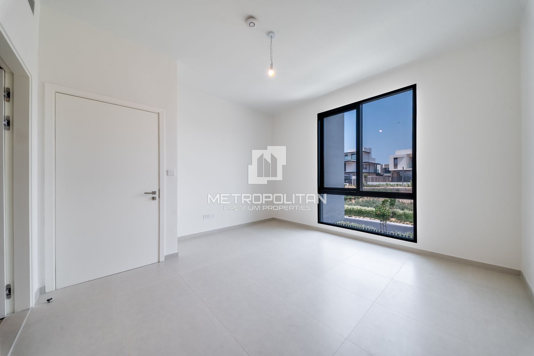 Spacious 4 BR+M | Landscaped Garden | End Unit