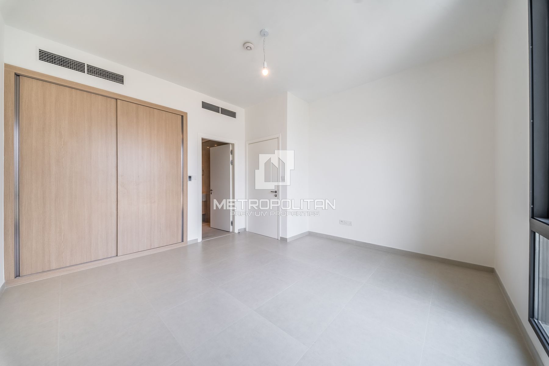 Spacious 4 BR+M | Landscaped Garden | End Unit