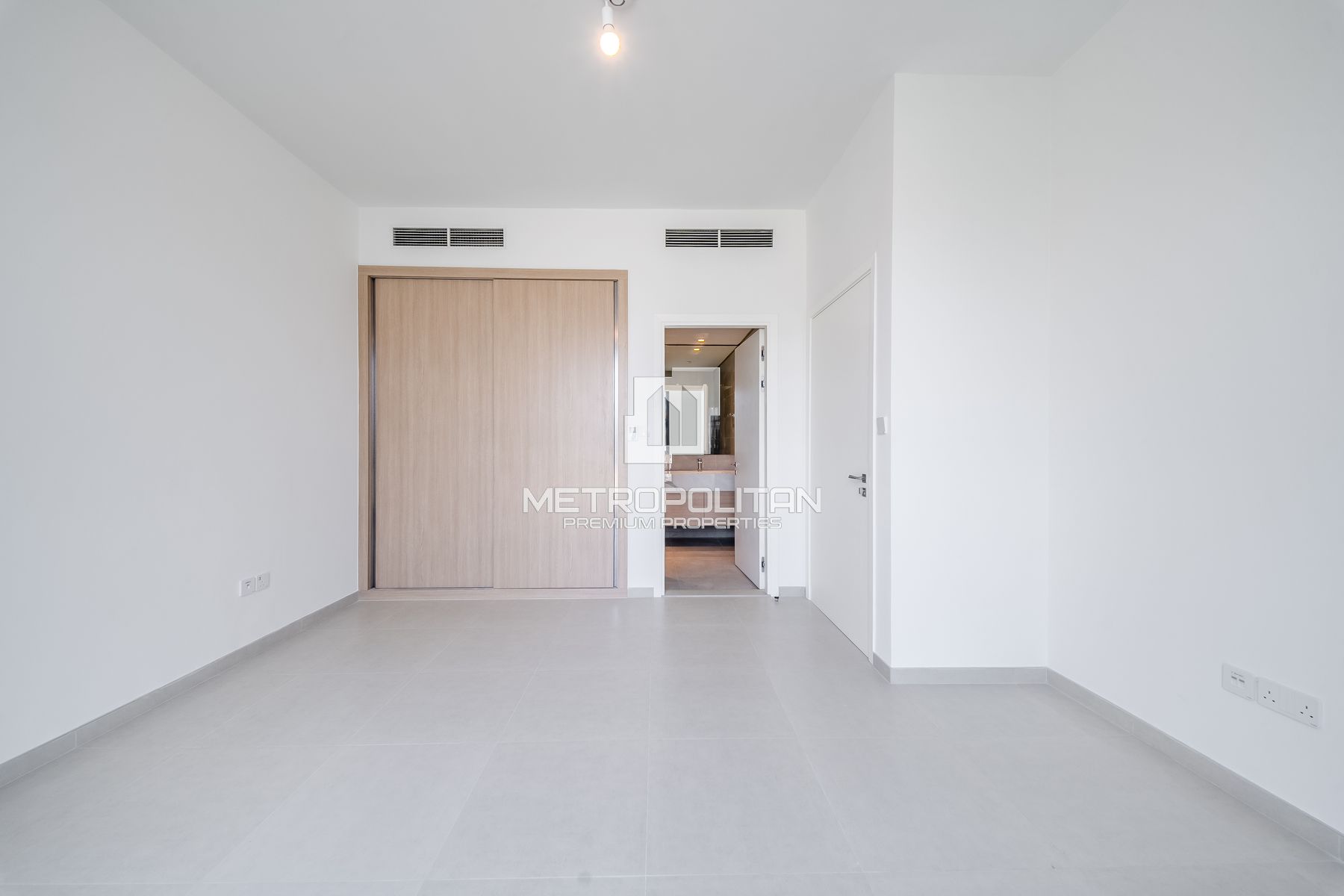Spacious 4 BR+M | Landscaped Garden | End Unit