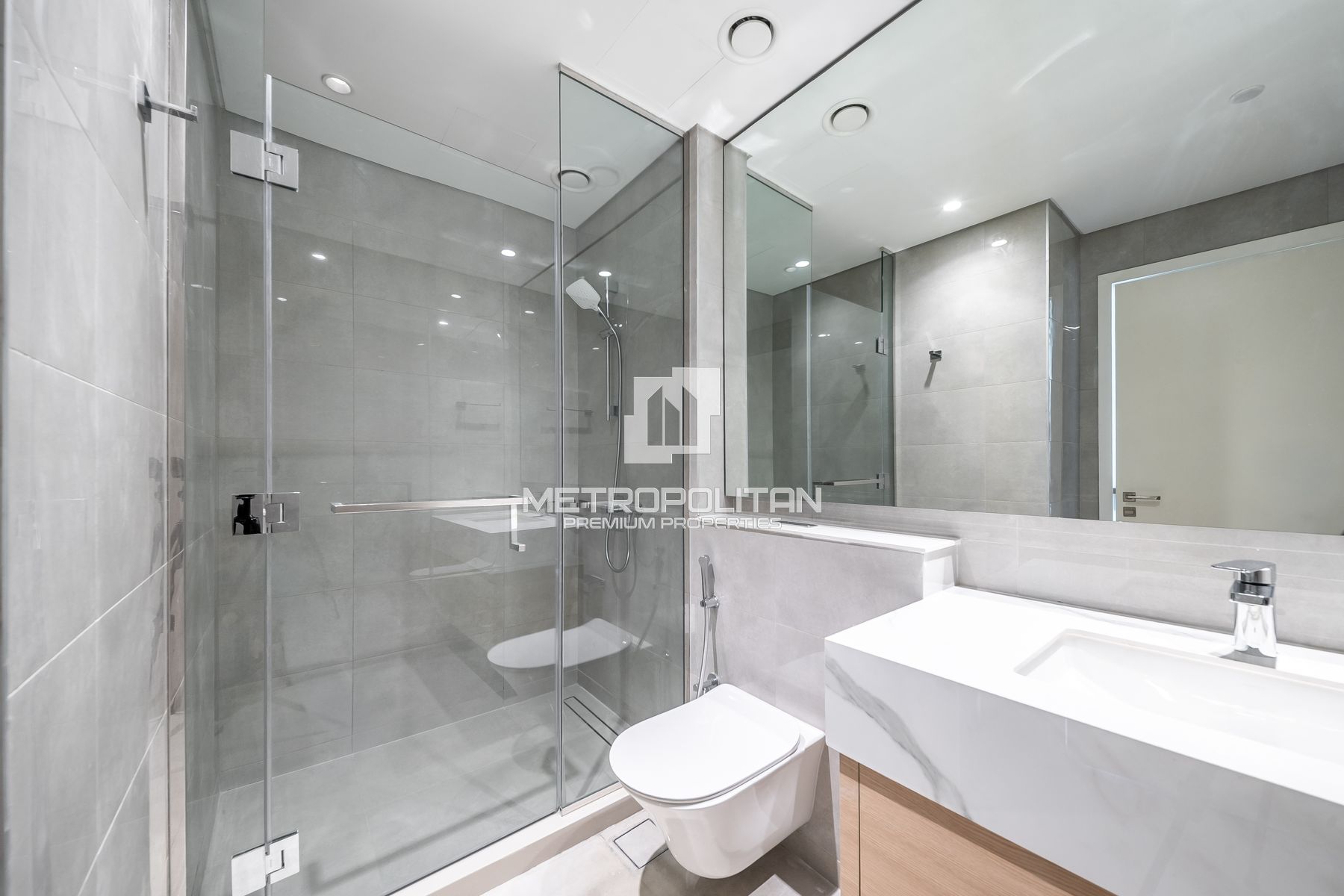Spacious 4 BR+M | Landscaped Garden | End Unit