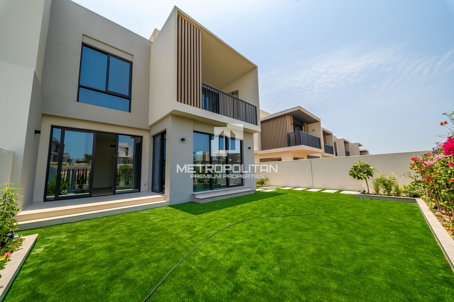 Spacious 4 BR+M | Landscaped Garden | End Unit