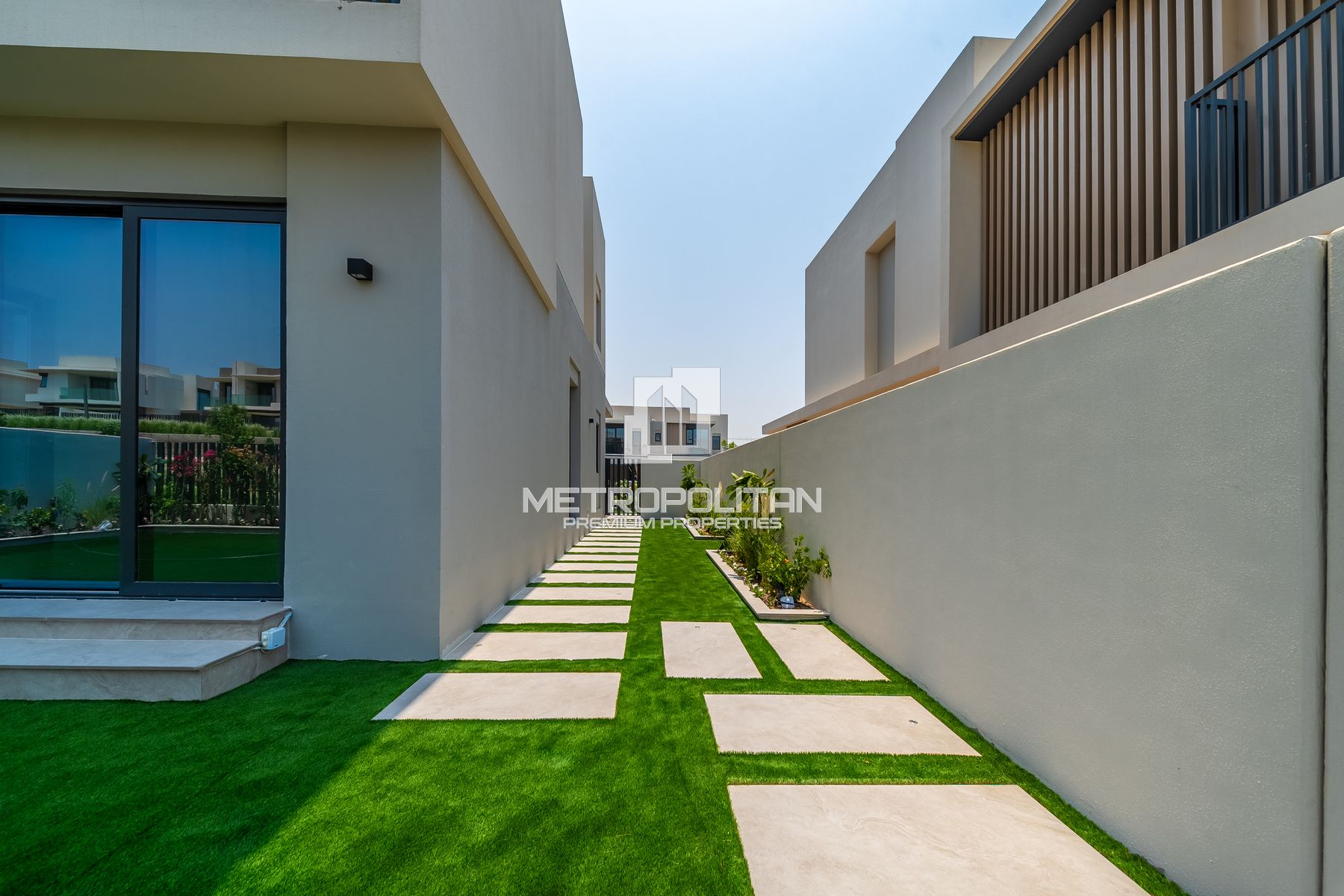 Spacious 4 BR+M | Landscaped Garden | End Unit