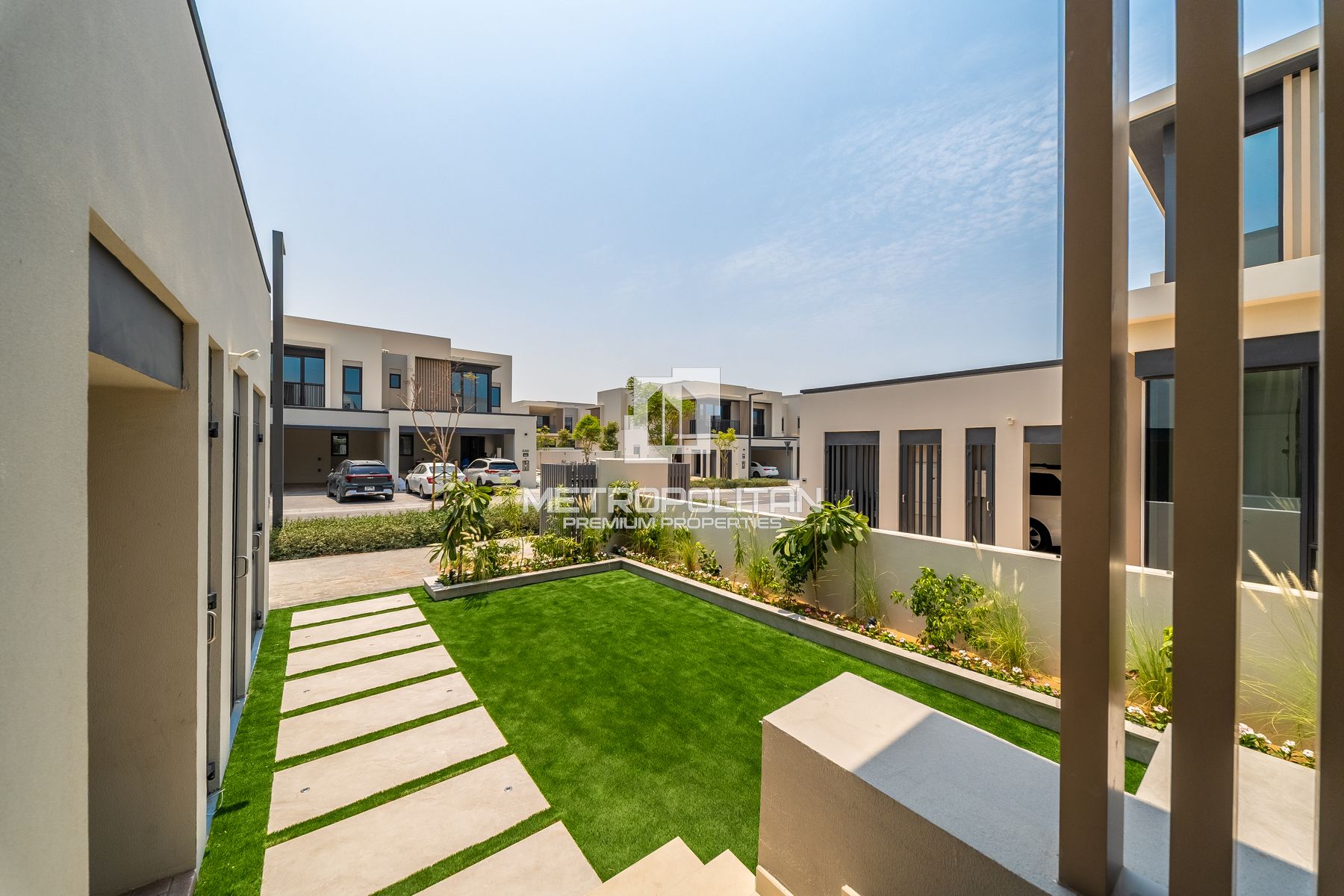 Spacious 4 BR+M | Landscaped Garden | End Unit