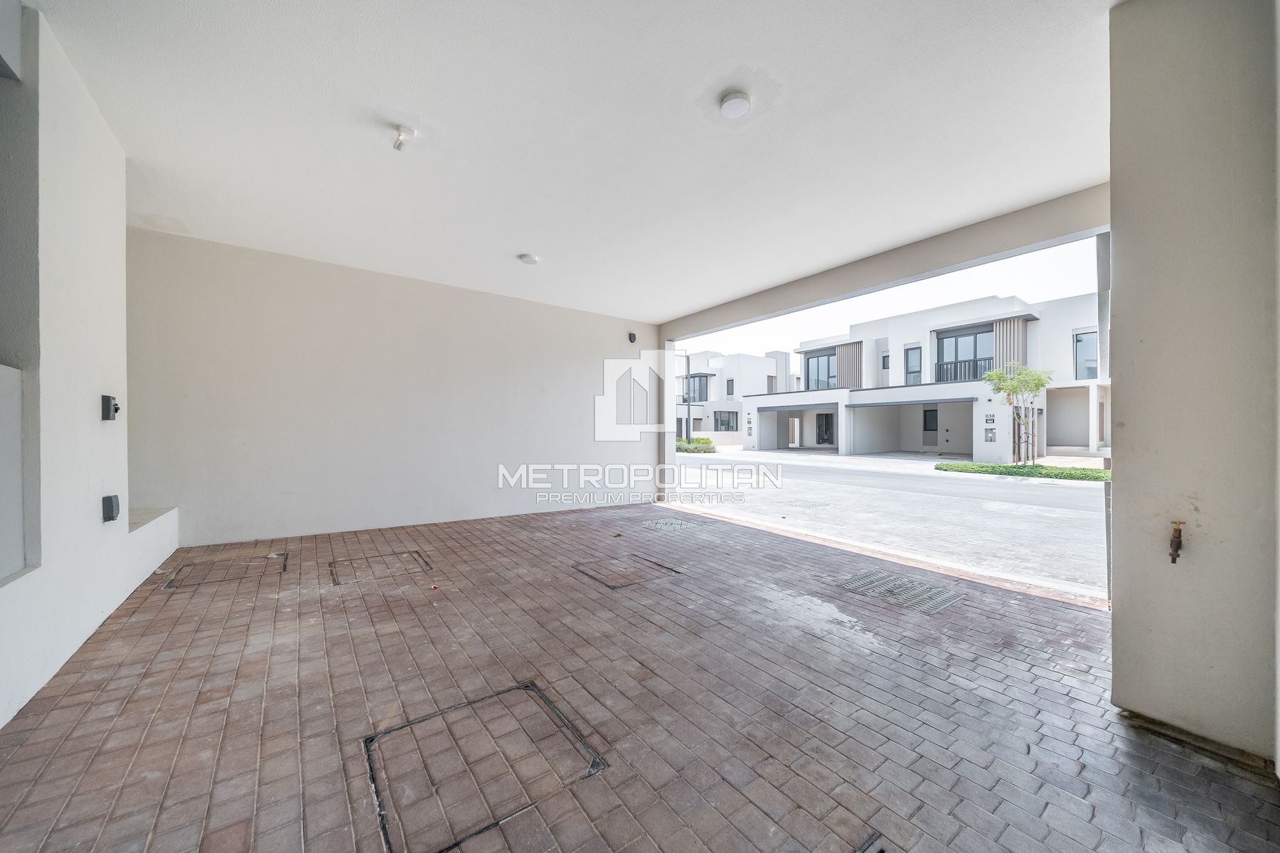 Spacious 4 BR+M | Landscaped Garden | End Unit