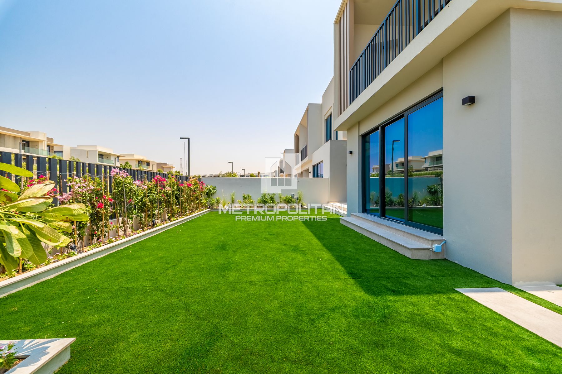Spacious 4 BR+M | Landscaped Garden | End Unit