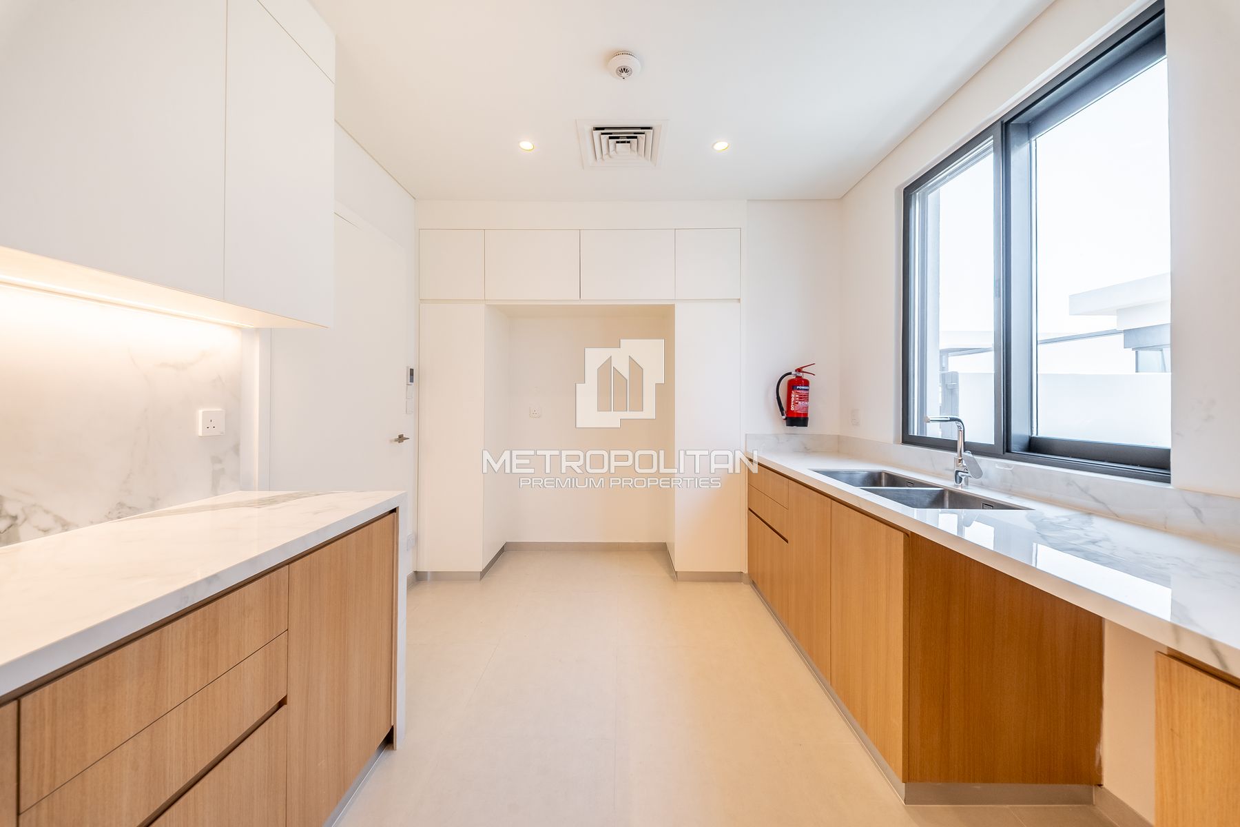 Spacious 4 BR+M | Landscaped Garden | End Unit
