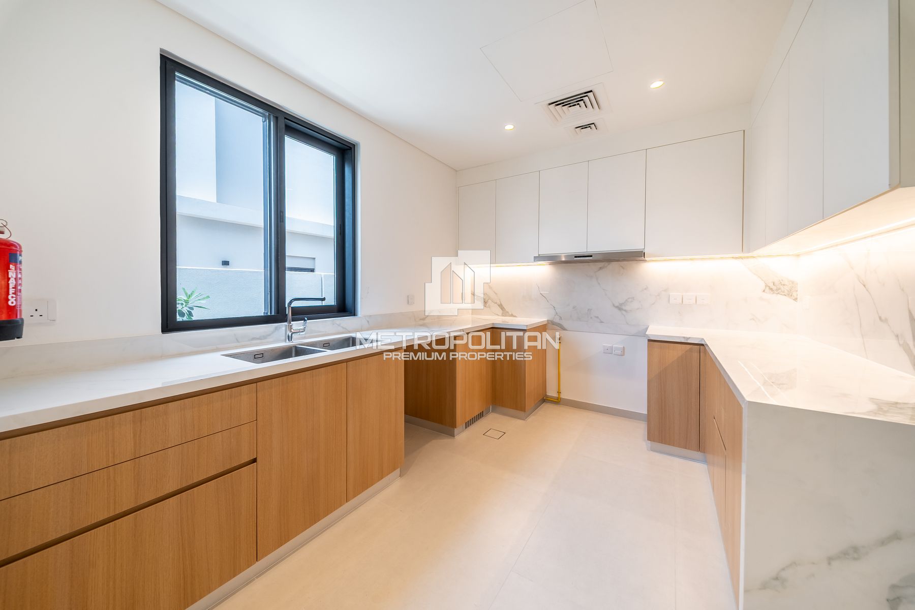 Spacious 4 BR+M | Landscaped Garden | End Unit