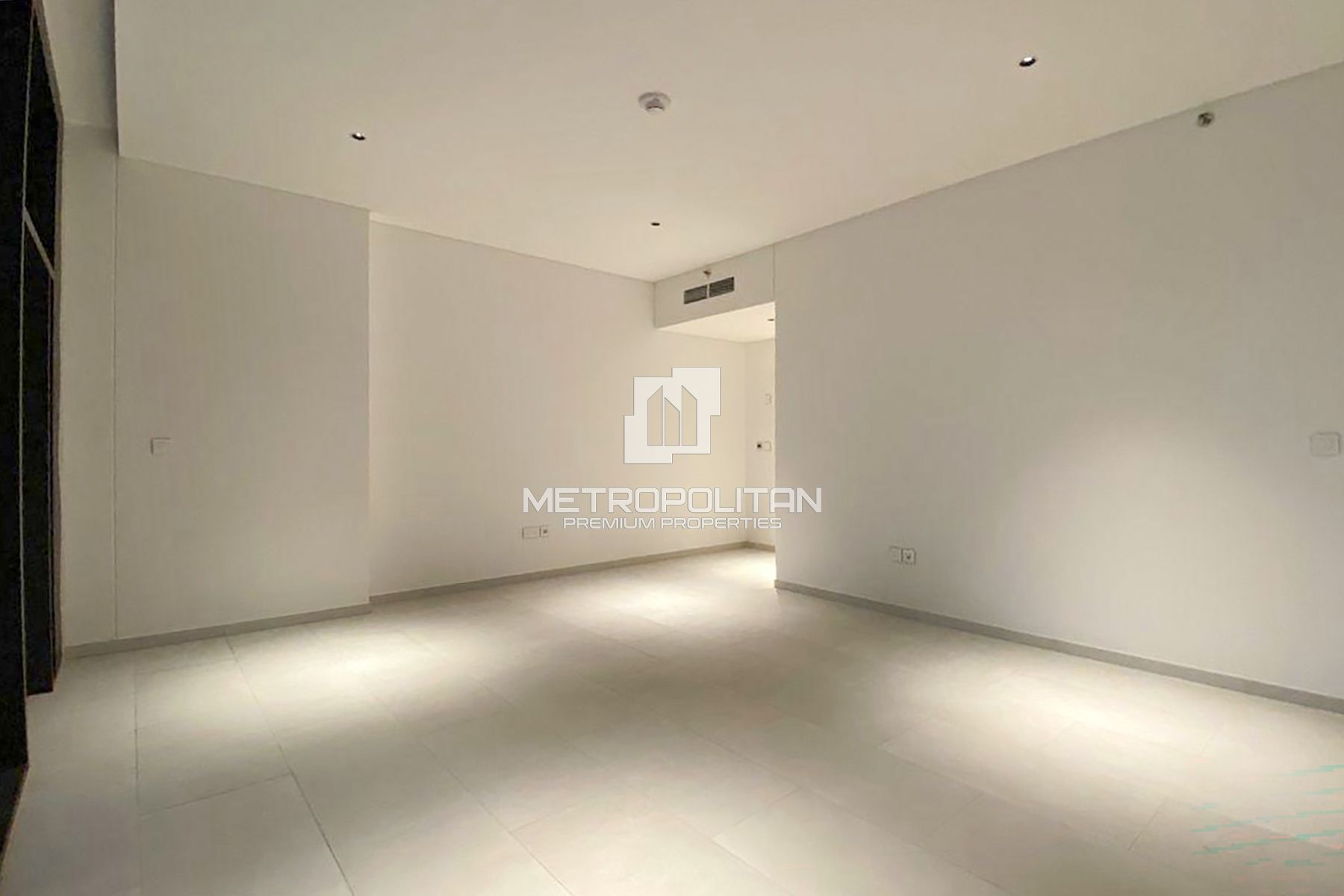Large Layout | Canal View | With Appliances