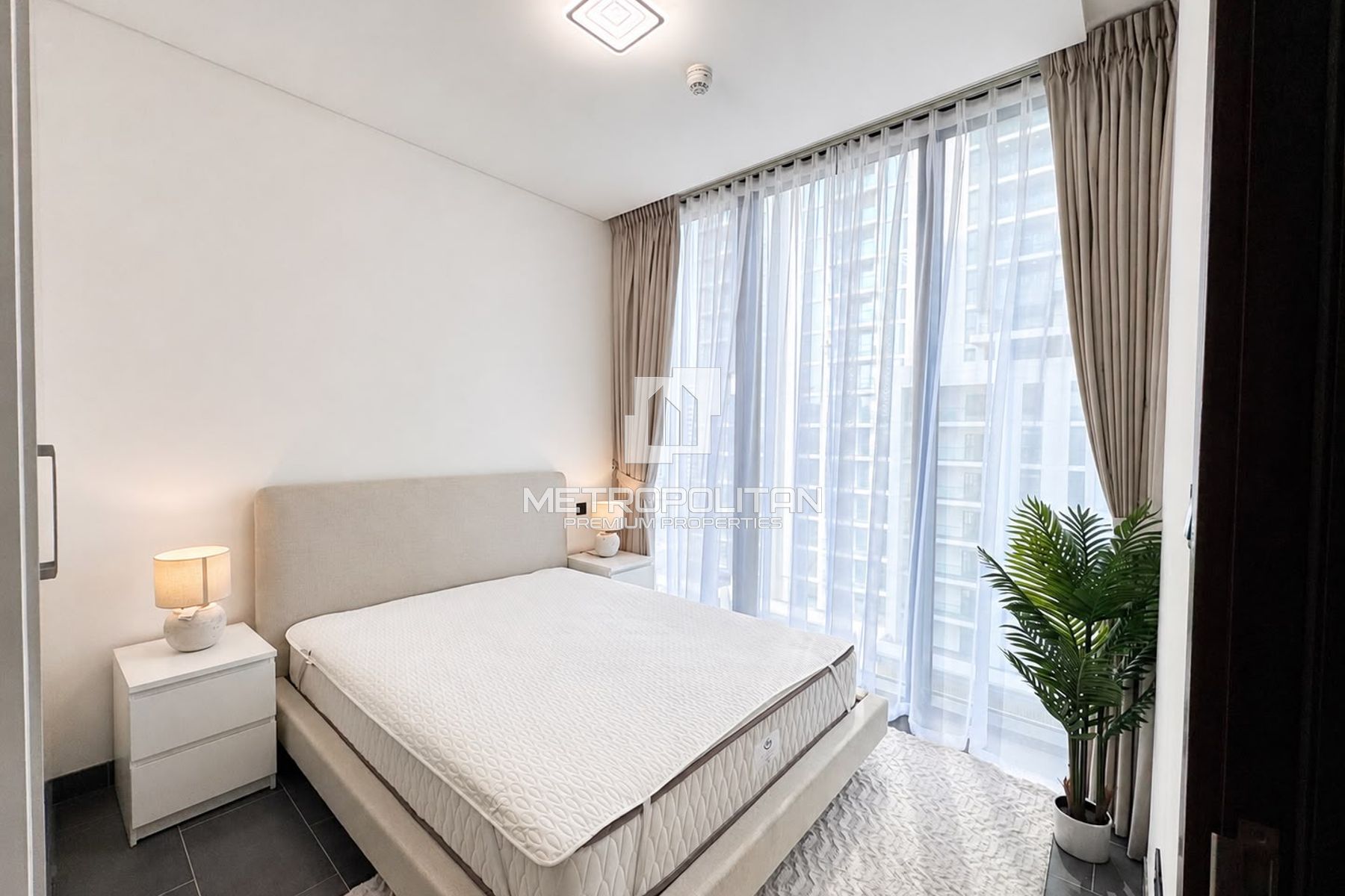 Luxury Furnished 1BR + Study | The Crest