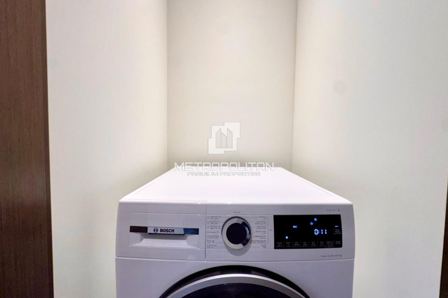 Luxury Furnished 1BR + Study | The Crest