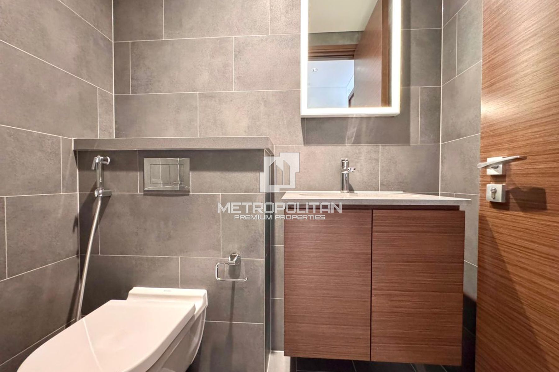Luxury Furnished 1BR + Study | The Crest