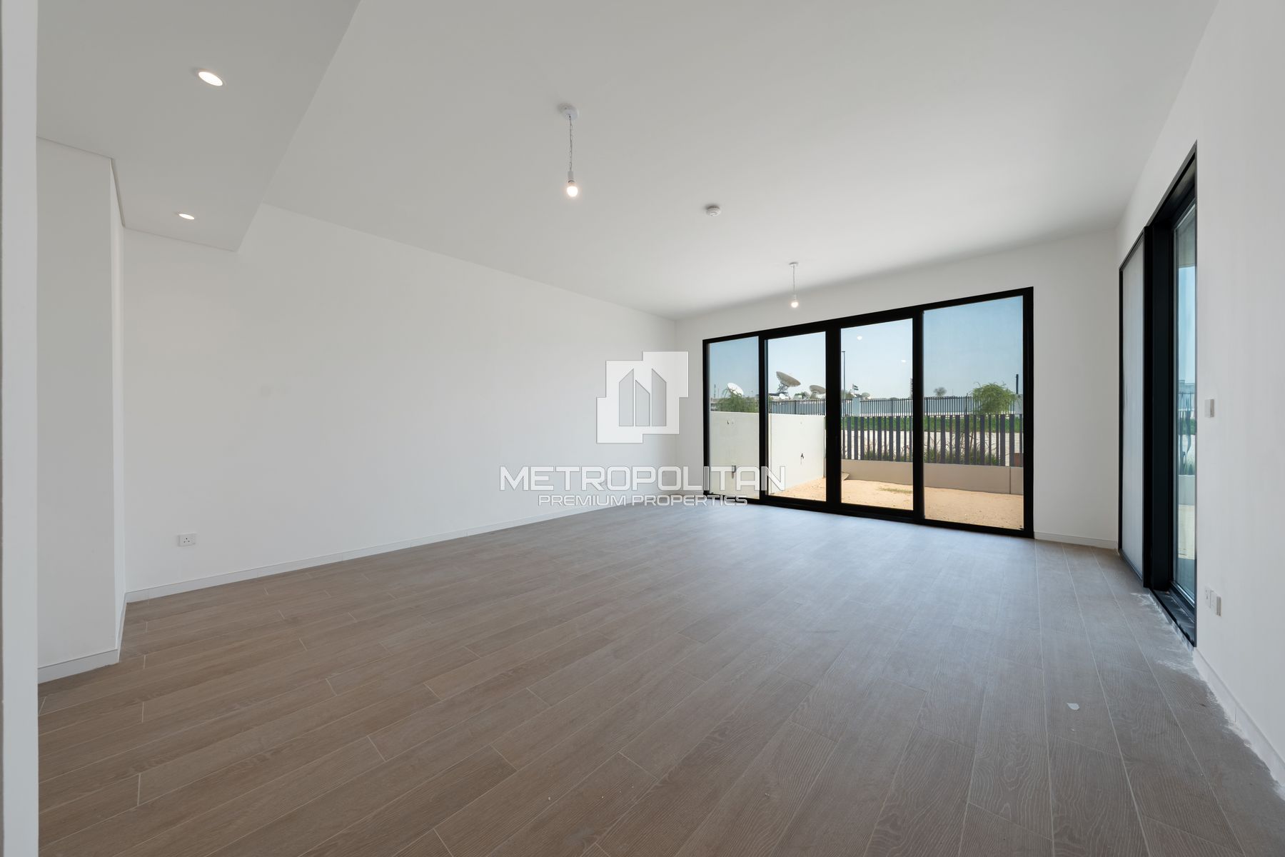 Spacious | Ready to Move-in | Corner | 2 Cheques