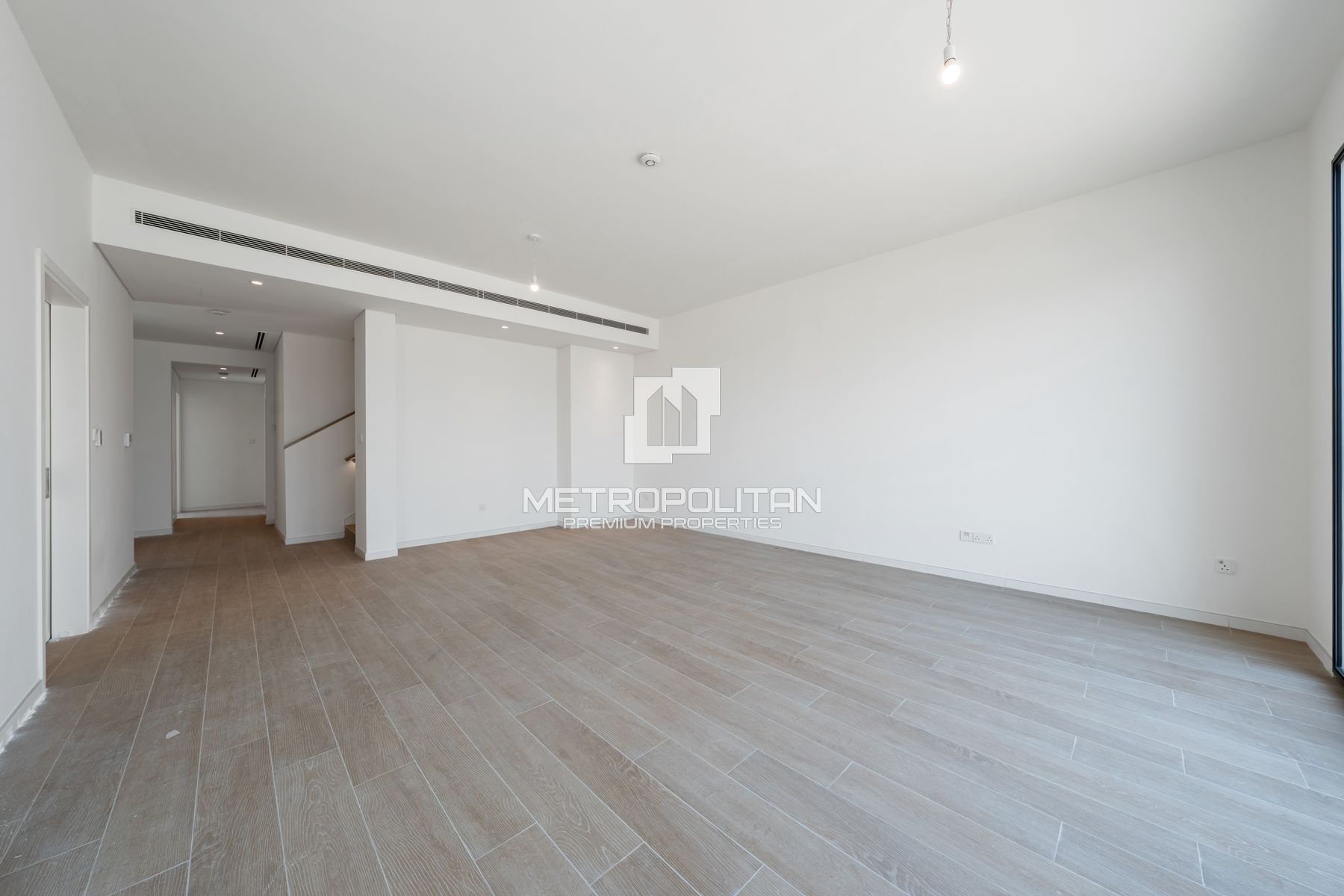 Spacious | Ready to Move-in | Corner | 2 Cheques