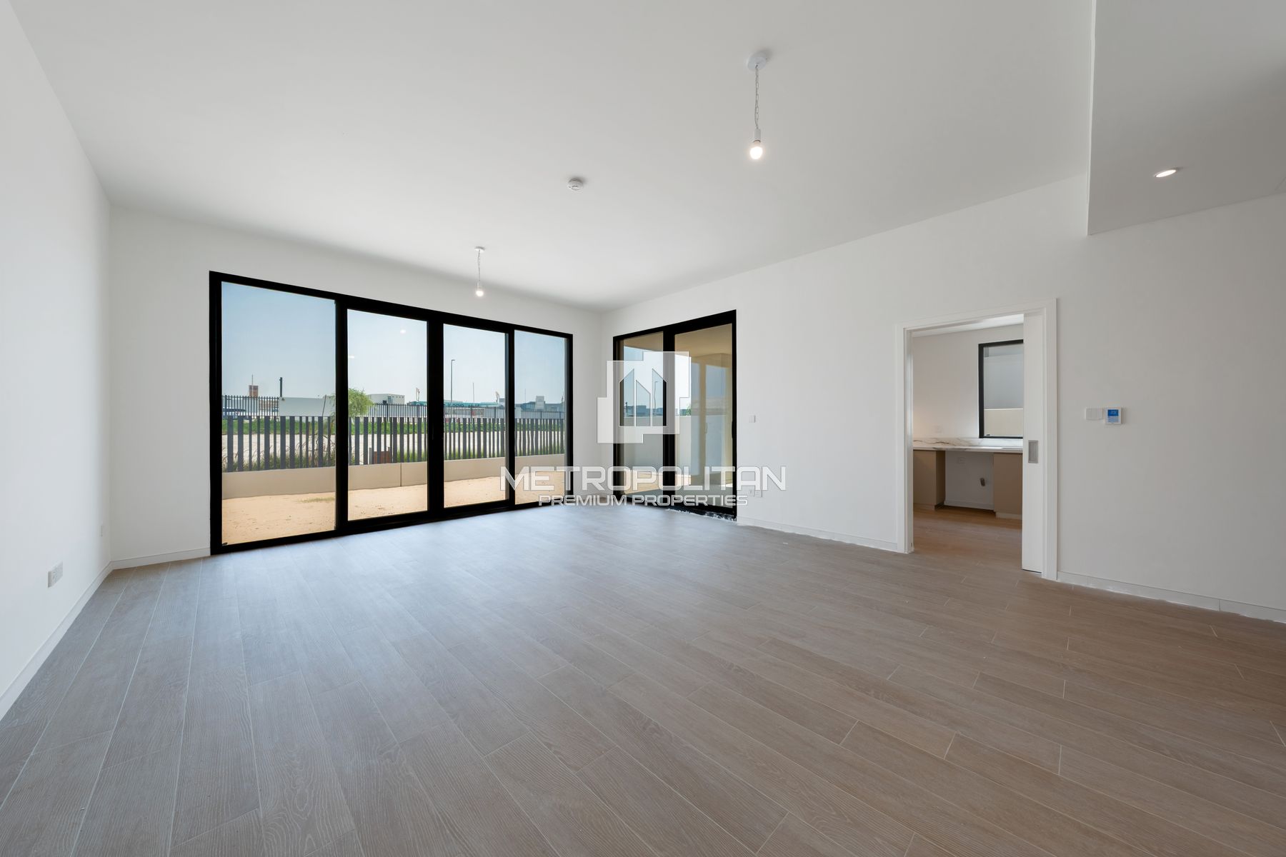 Spacious | Ready to Move-in | Corner | 2 Cheques