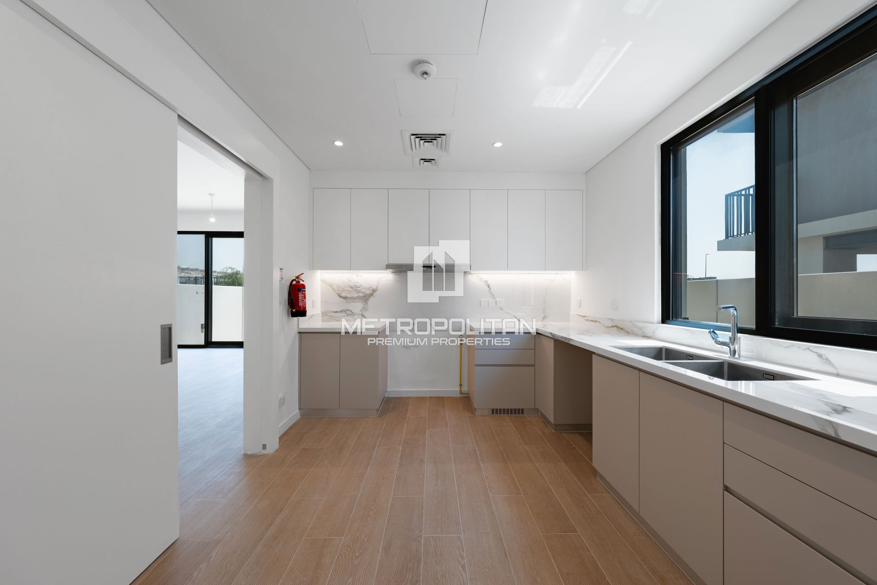 Spacious | Ready to Move-in | Corner | 2 Cheques