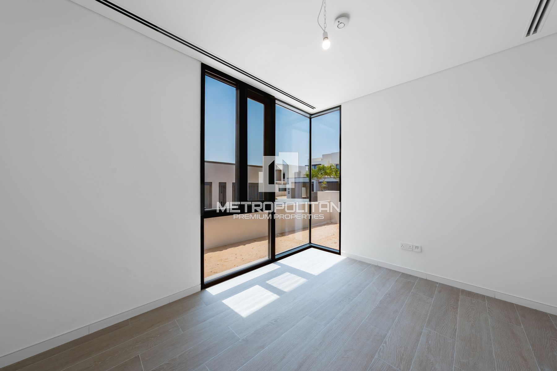 Spacious | Ready to Move-in | Corner | 2 Cheques