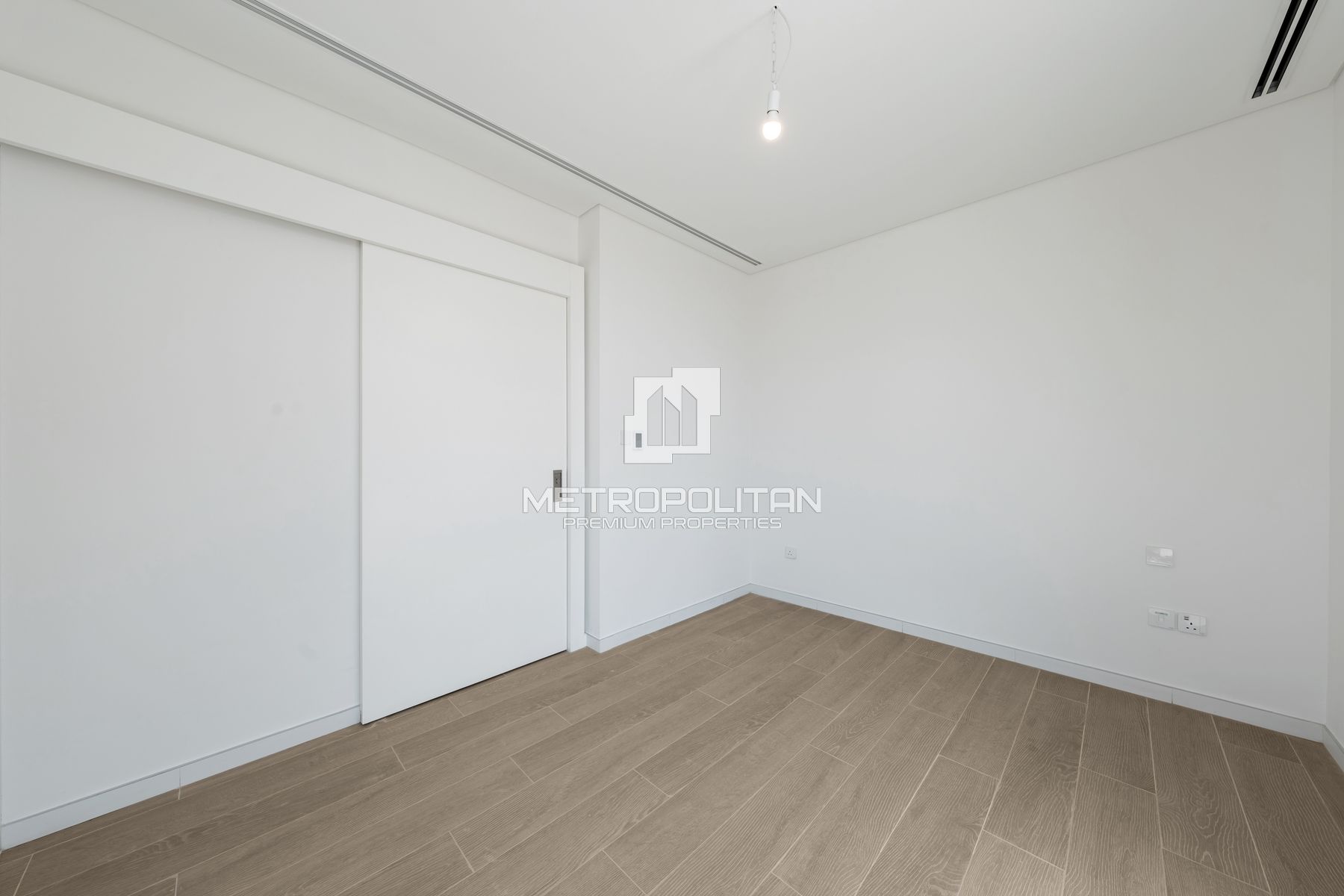 Spacious | Ready to Move-in | Corner | 2 Cheques