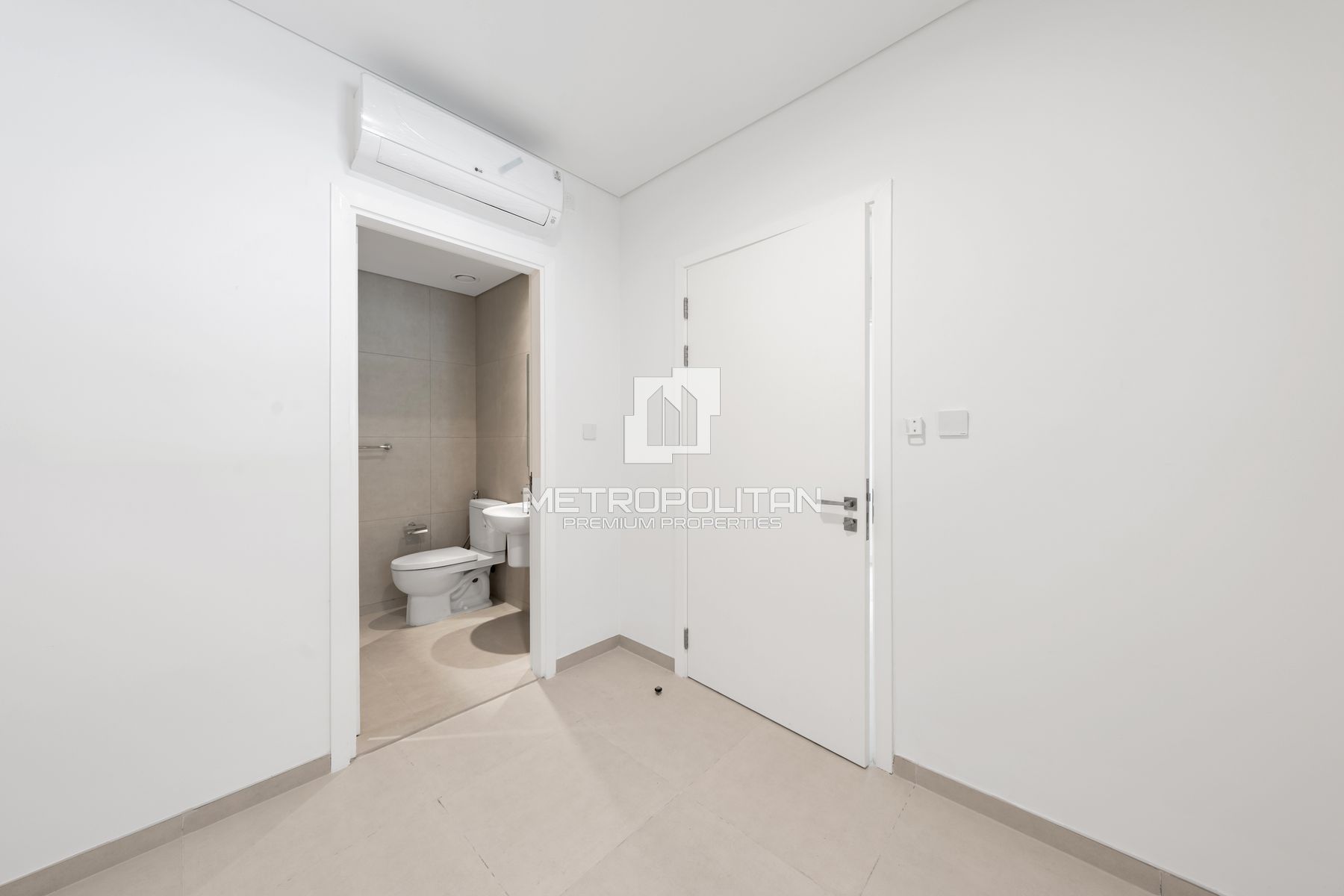 Spacious | Ready to Move-in | Corner | 2 Cheques