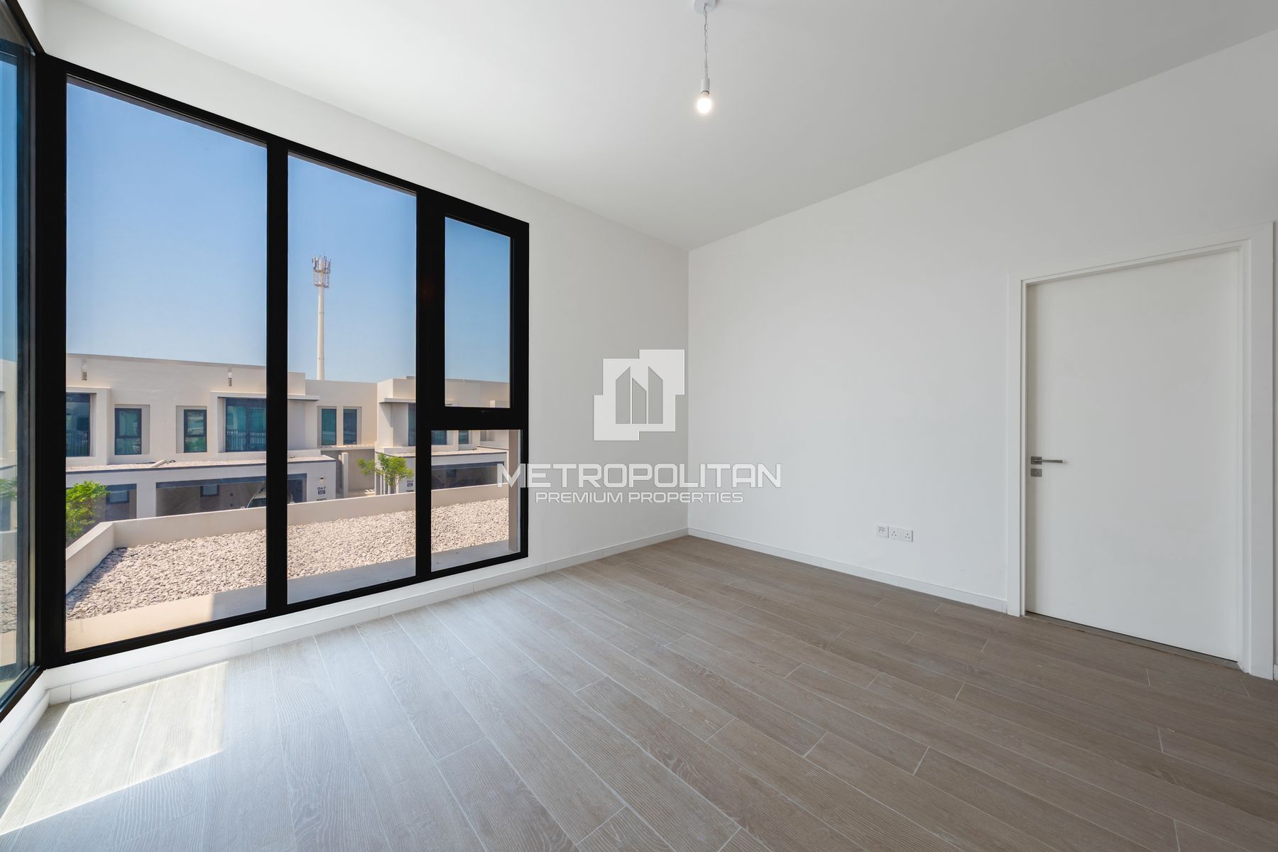 Spacious | Ready to Move-in | Corner | 2 Cheques