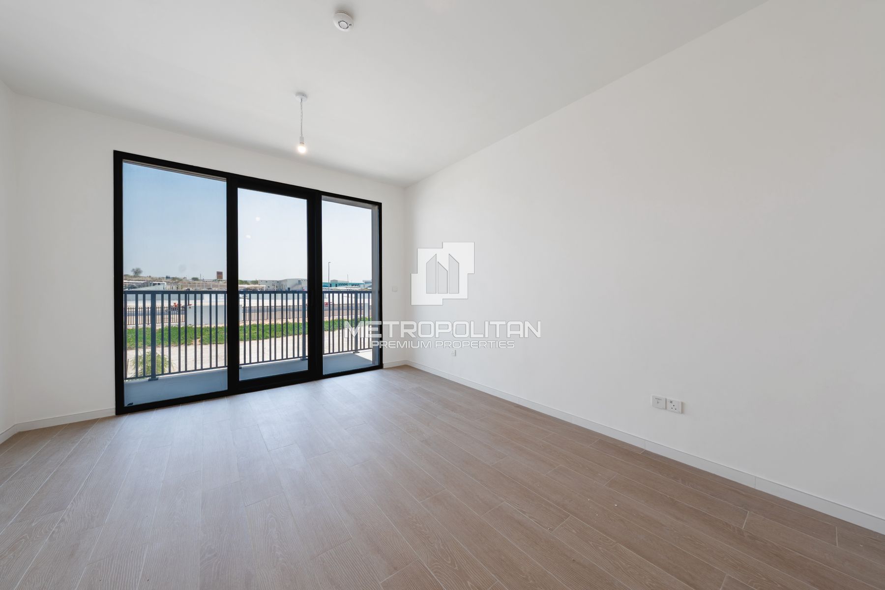 Spacious | Ready to Move-in | Corner | 2 Cheques