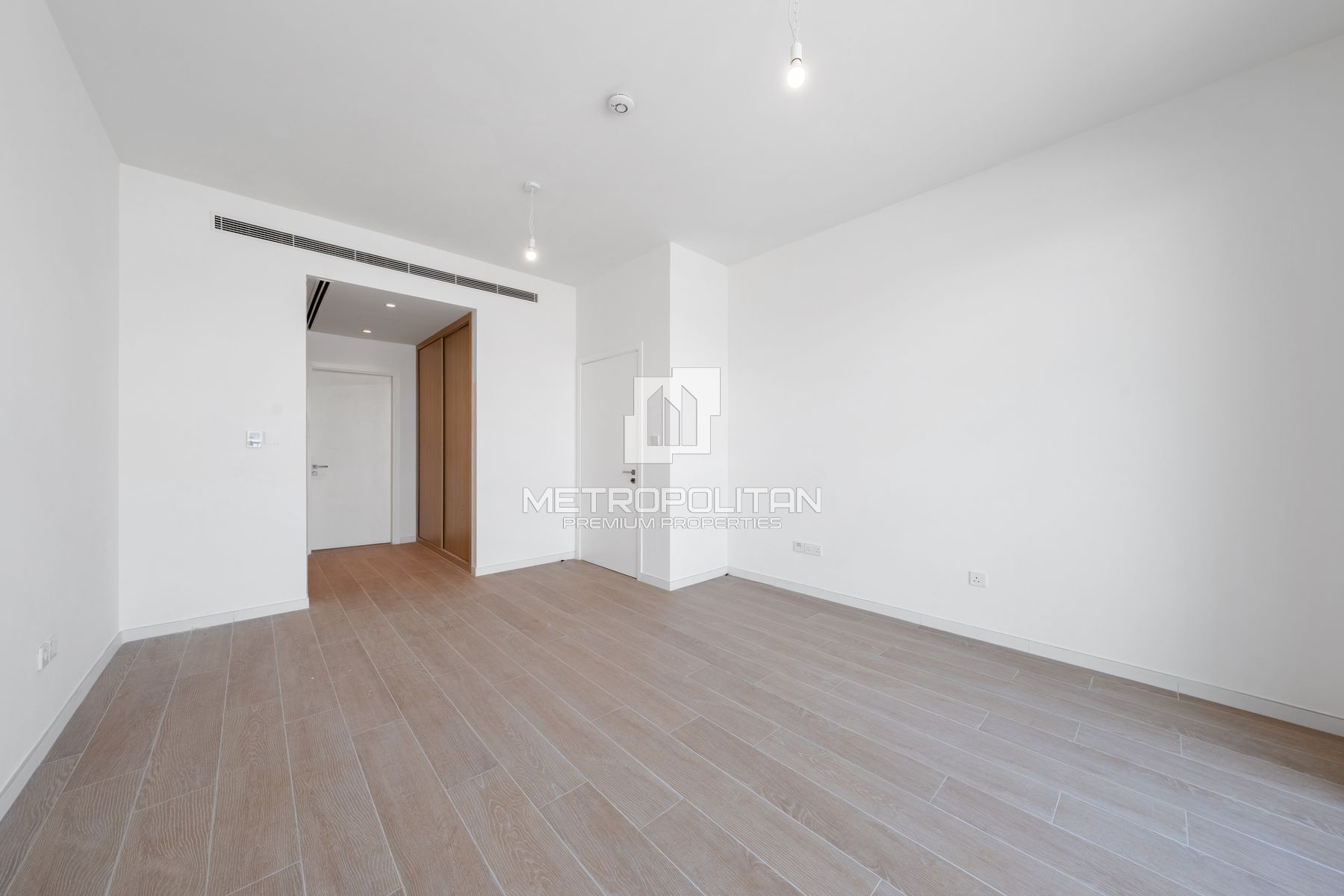 Spacious | Ready to Move-in | Corner | 2 Cheques