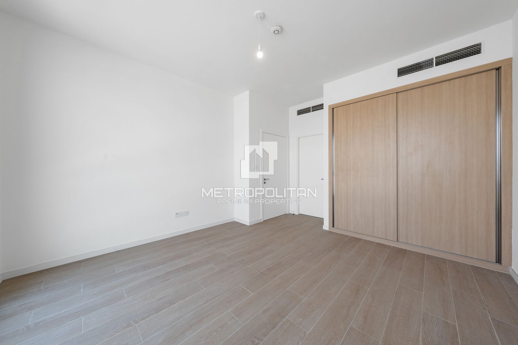 Spacious | Ready to Move-in | Corner | 2 Cheques