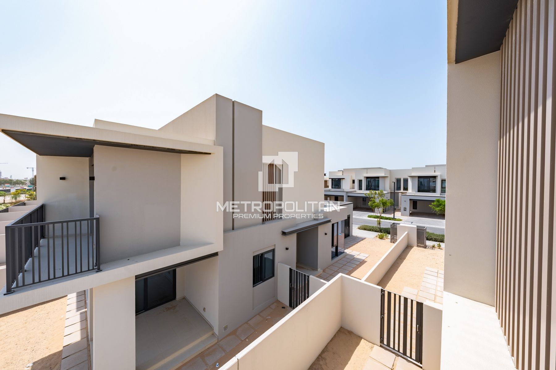 Spacious | Ready to Move-in | Corner | 2 Cheques