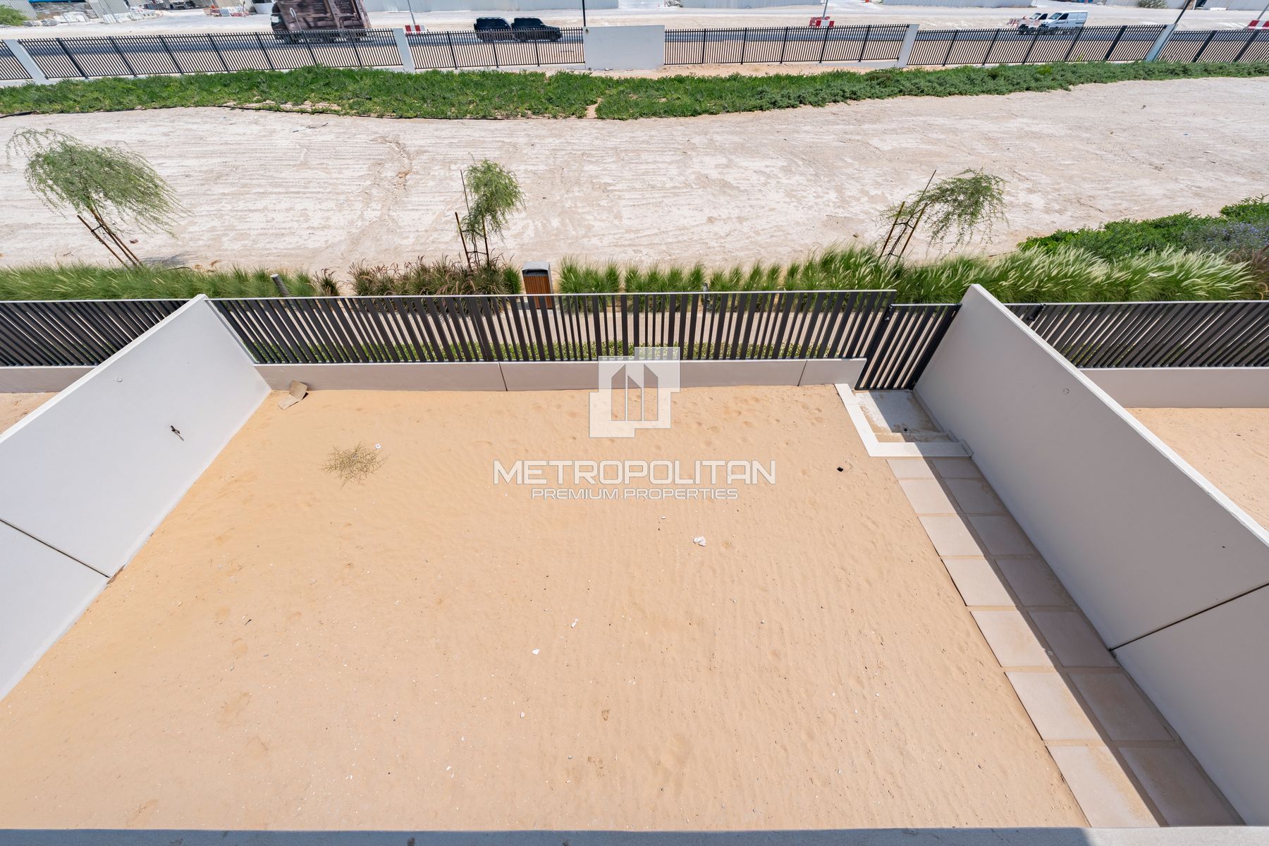 Spacious | Ready to Move-in | Corner | 2 Cheques