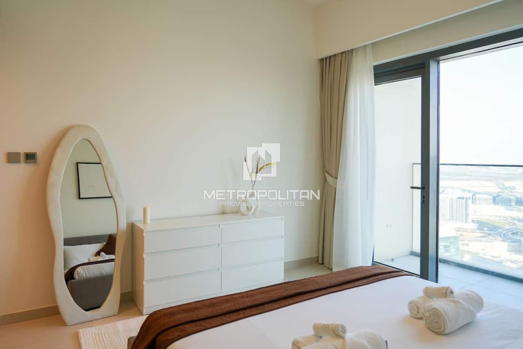 High Floor | Furnished | Vacant | WALK TO MALL