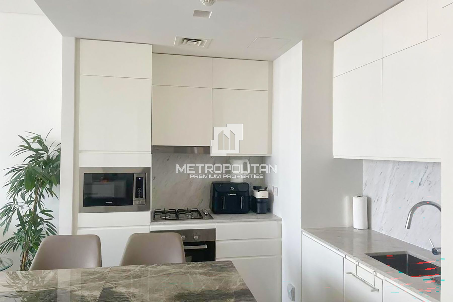 Hugh Floor | Unfurnished | Vacant by September