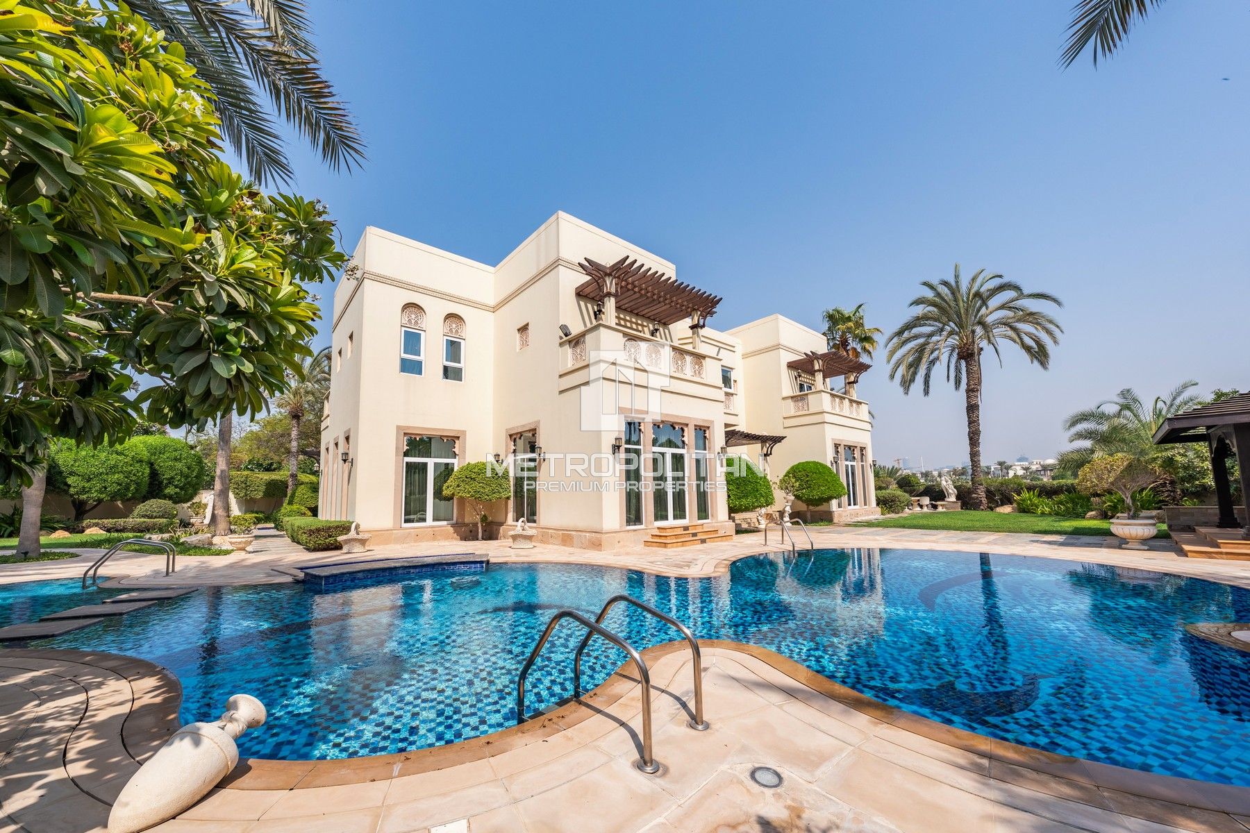Golf Mansion | Old Money Elegance | Total Privacy