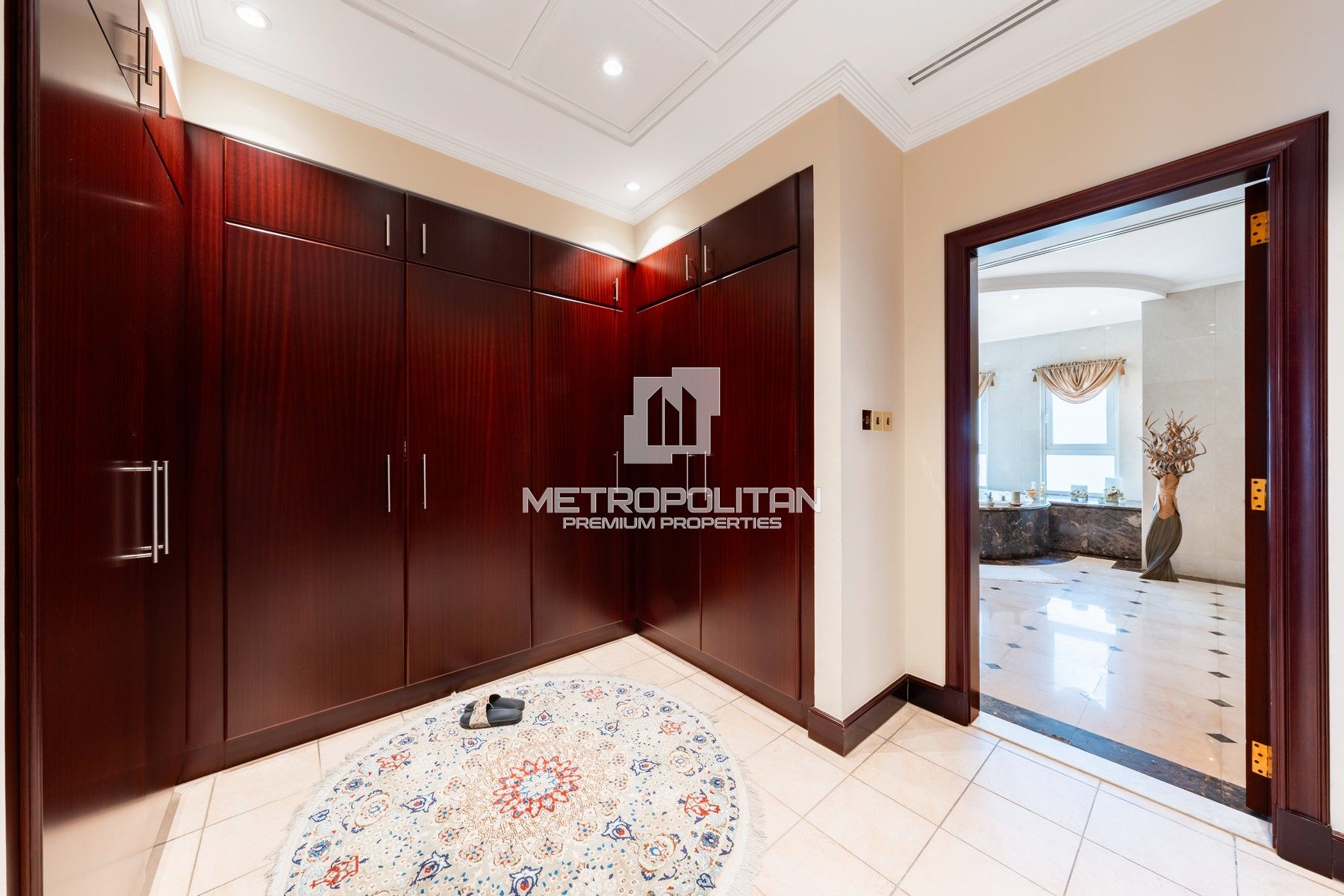 Golf Mansion | Old Money Elegance | Total Privacy