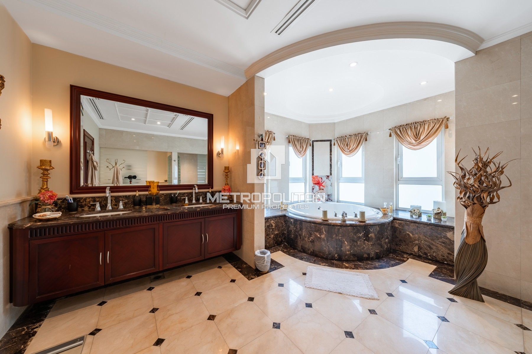 Golf Mansion | Old Money Elegance | Total Privacy