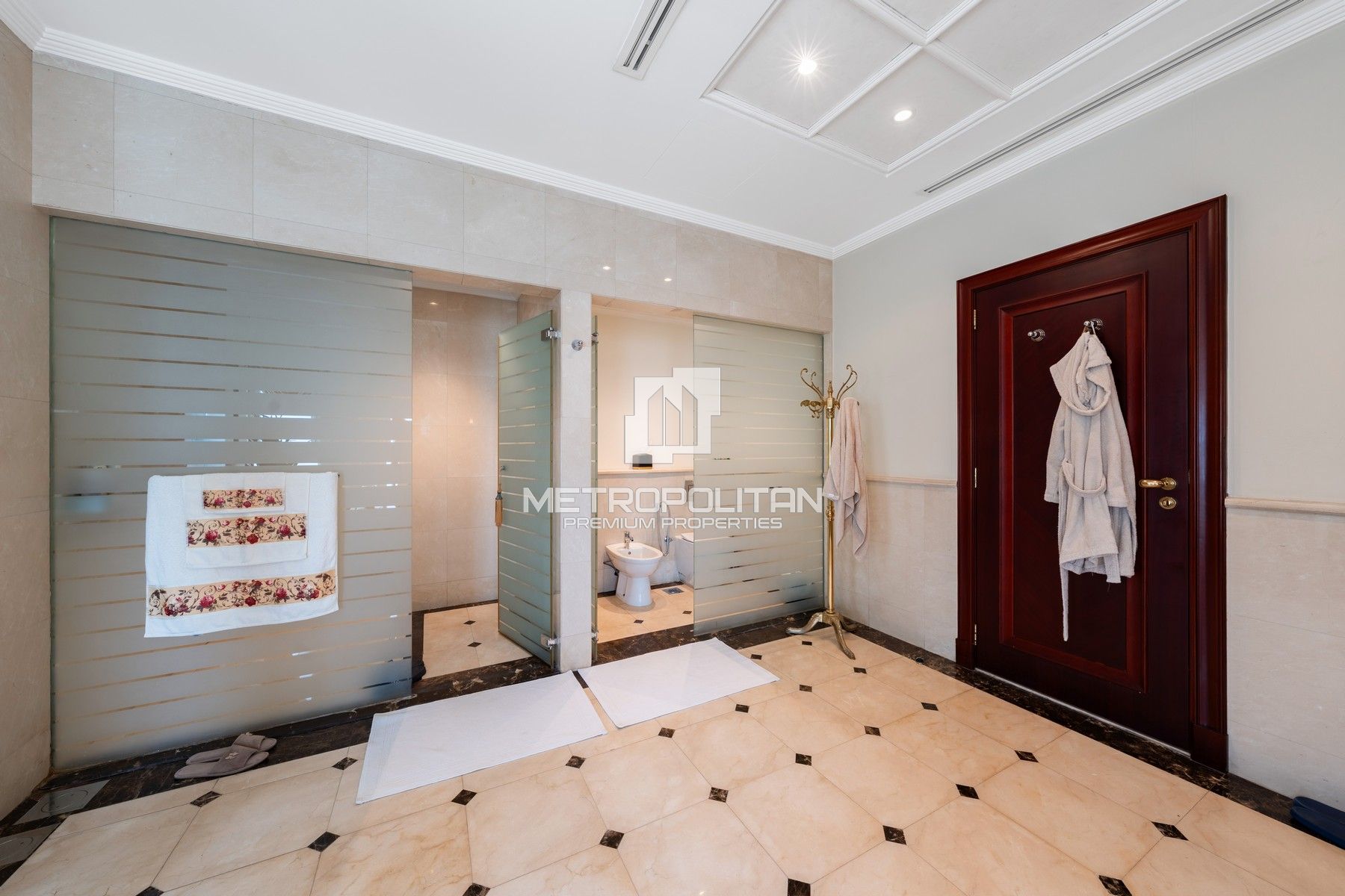 Golf Mansion | Old Money Elegance | Total Privacy