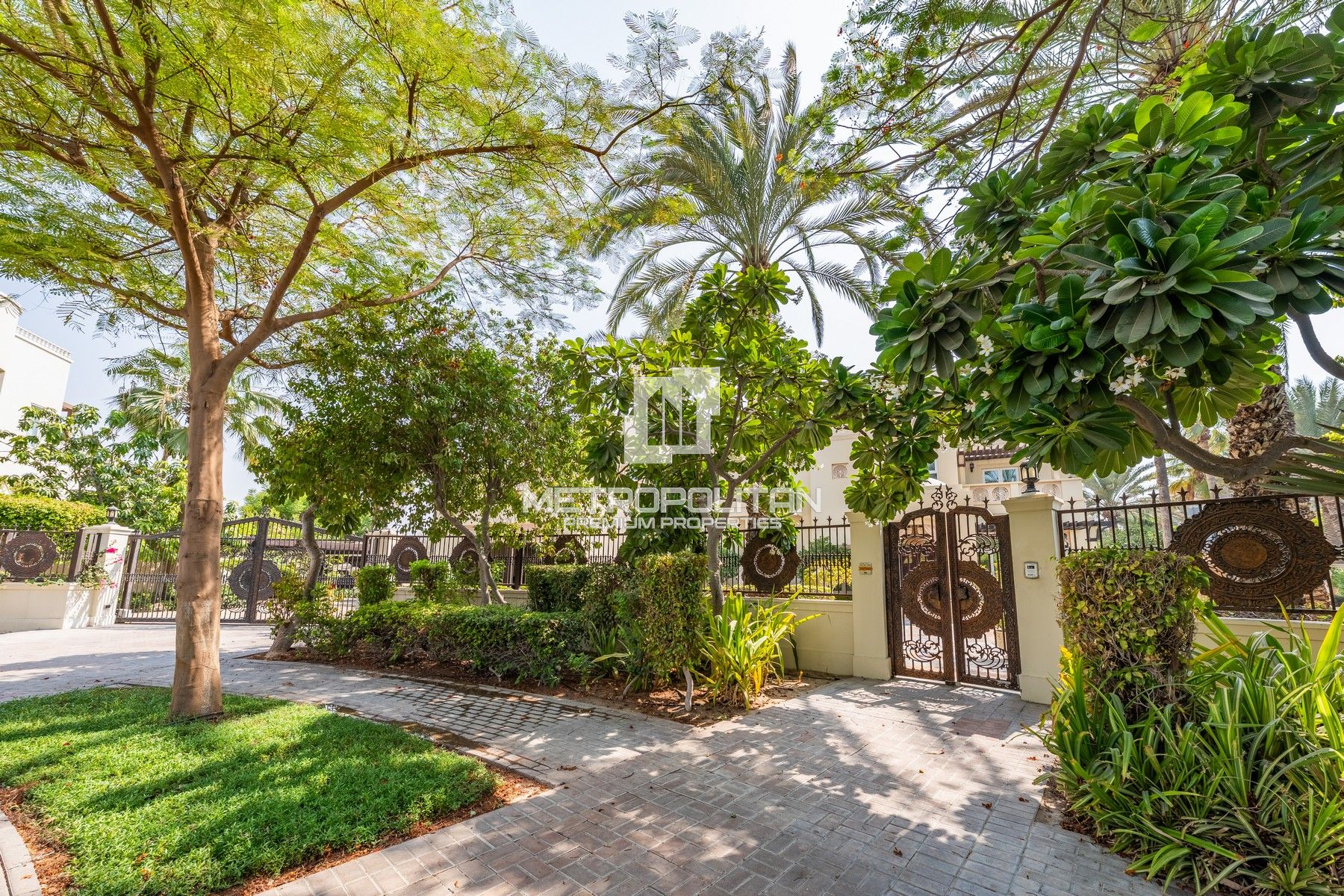 Golf Mansion | Old Money Elegance | Total Privacy