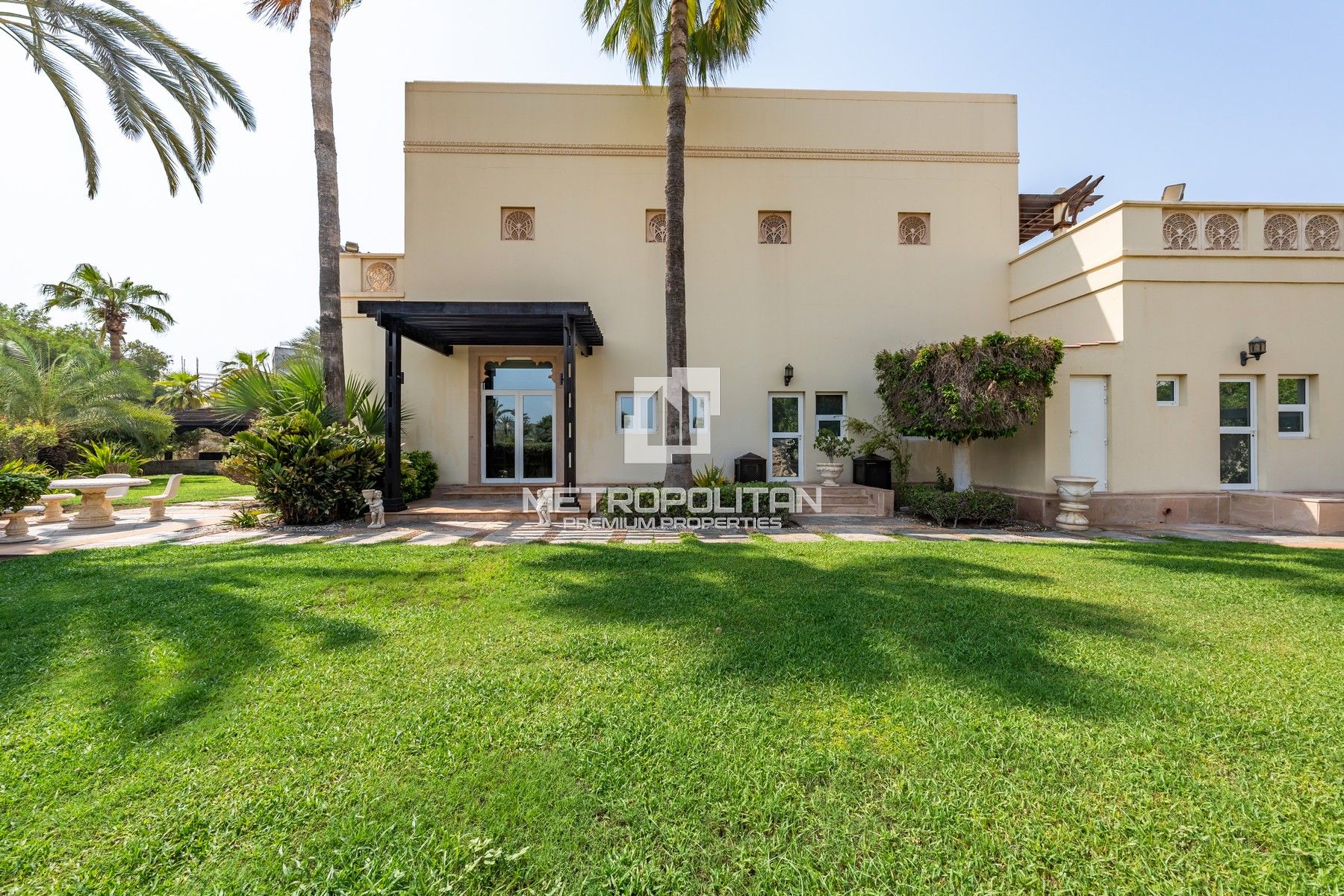 Golf Mansion | Old Money Elegance | Total Privacy
