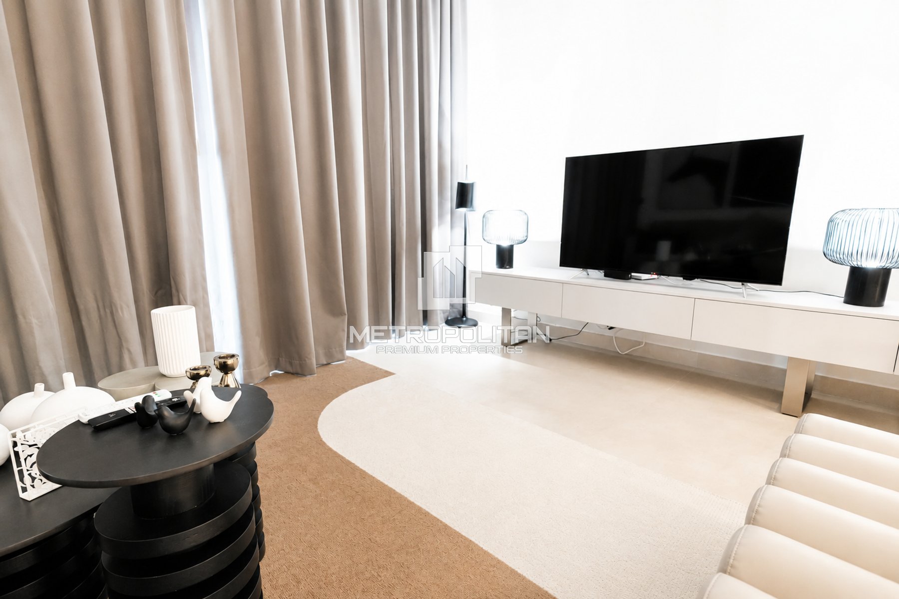 Downtown Skyline | Furnished | Spacious Layout